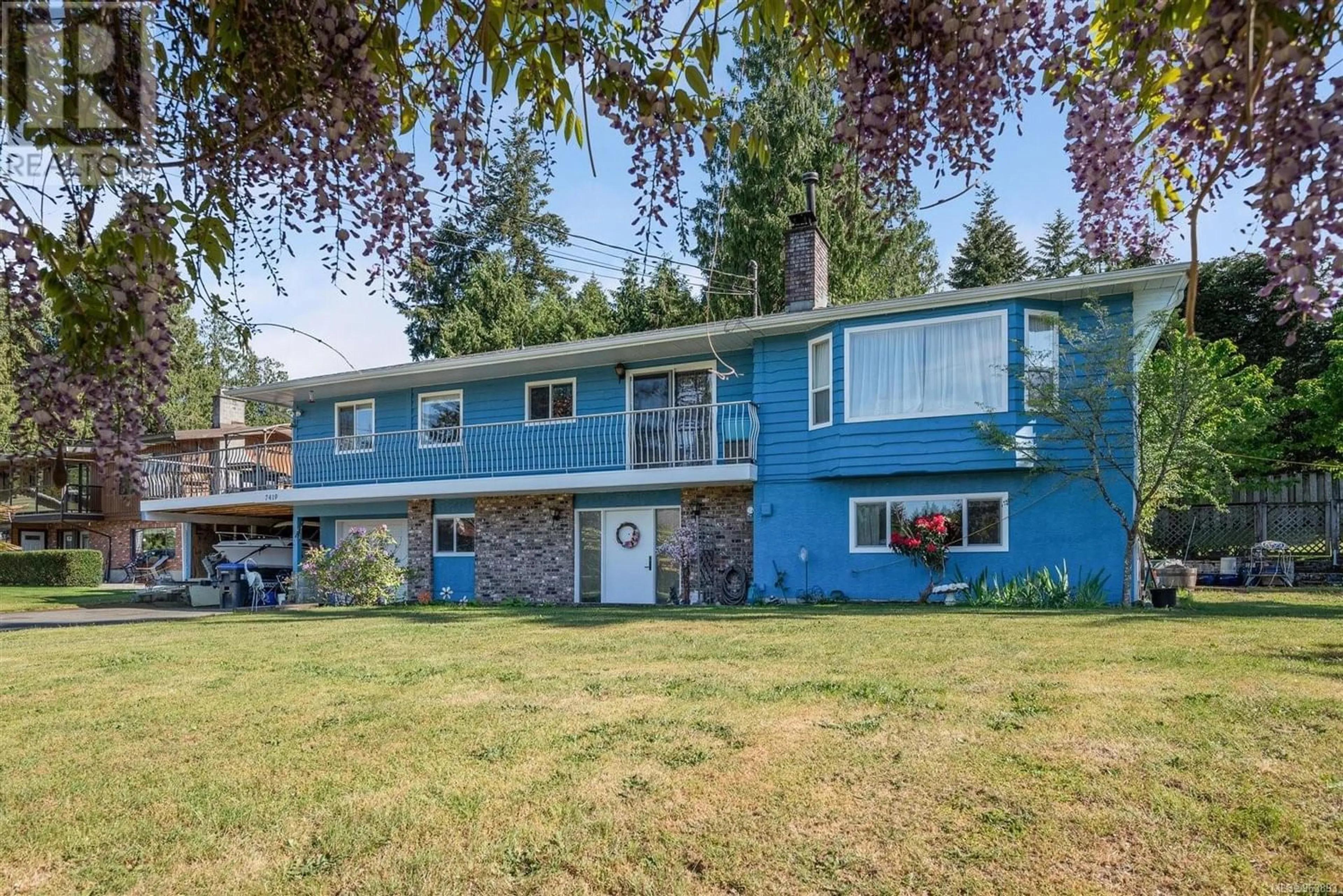 Frontside or backside of a home for 7419 Mrus Dr, Lantzville British Columbia V0R2H0