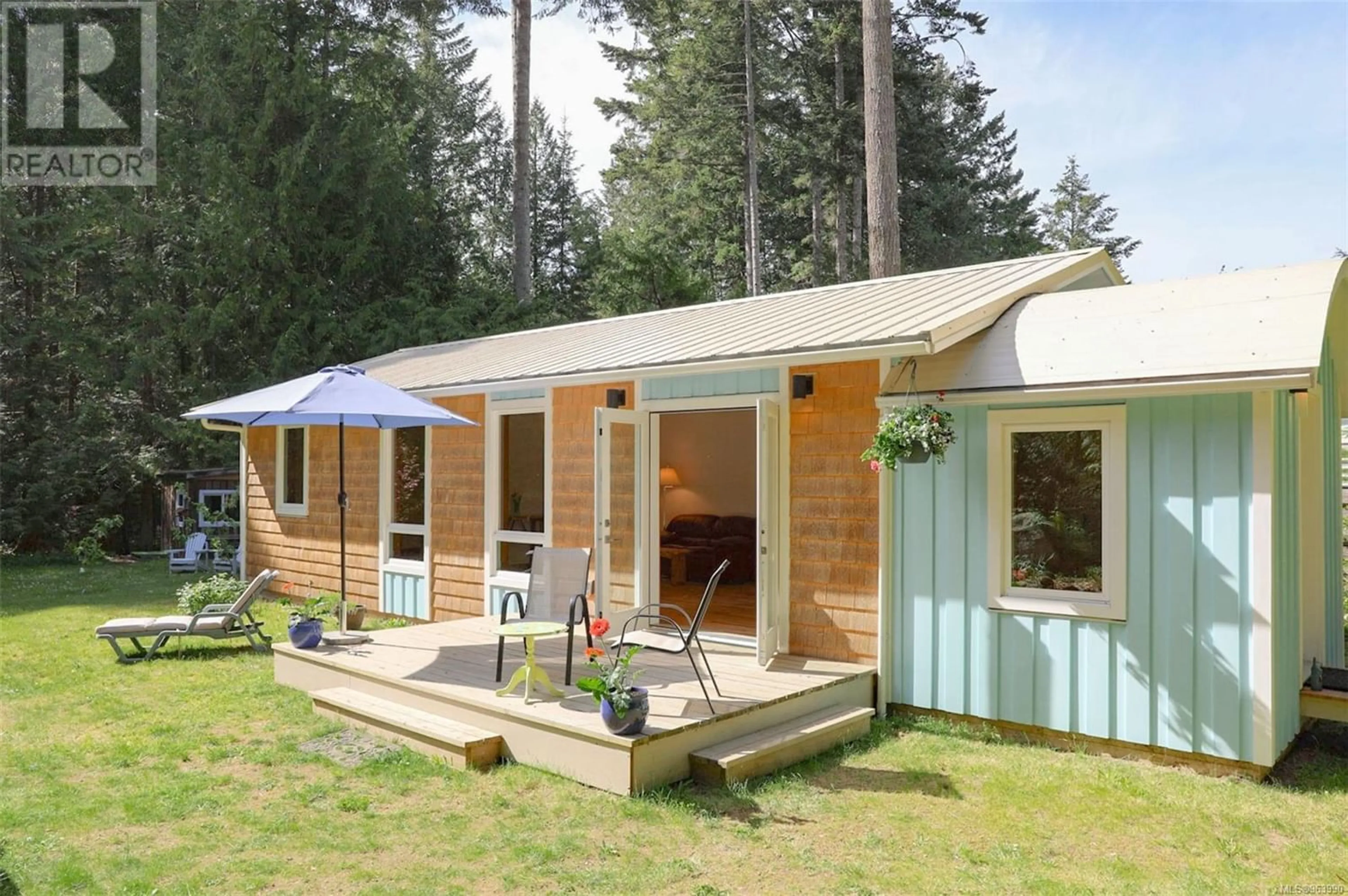 Cottage for 339 Maudie Miller Dr, Gabriola Island British Columbia V0R1X1