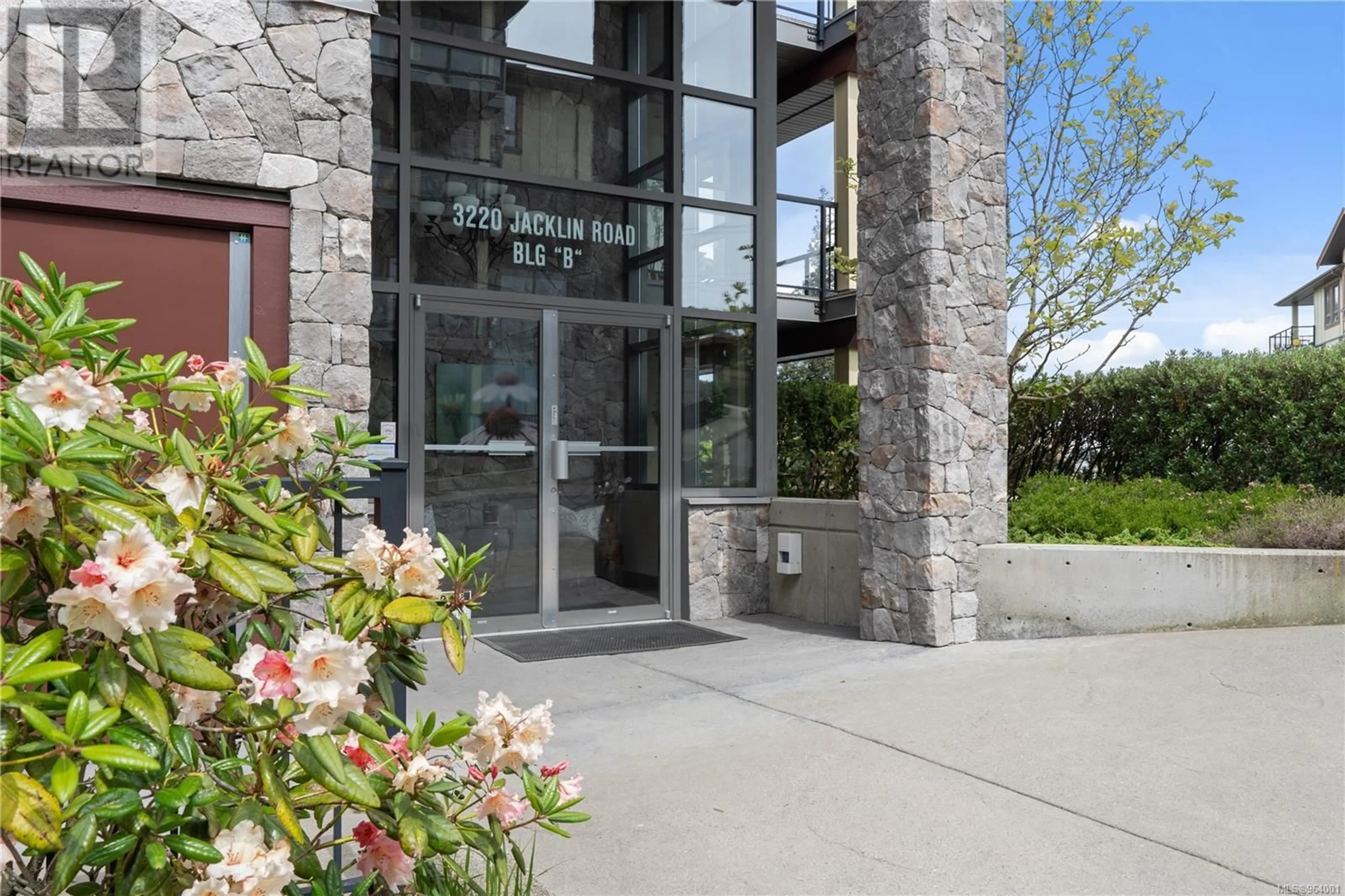 Indoor foyer for 209 3220 Jacklin Rd, Langford British Columbia V9B0J5