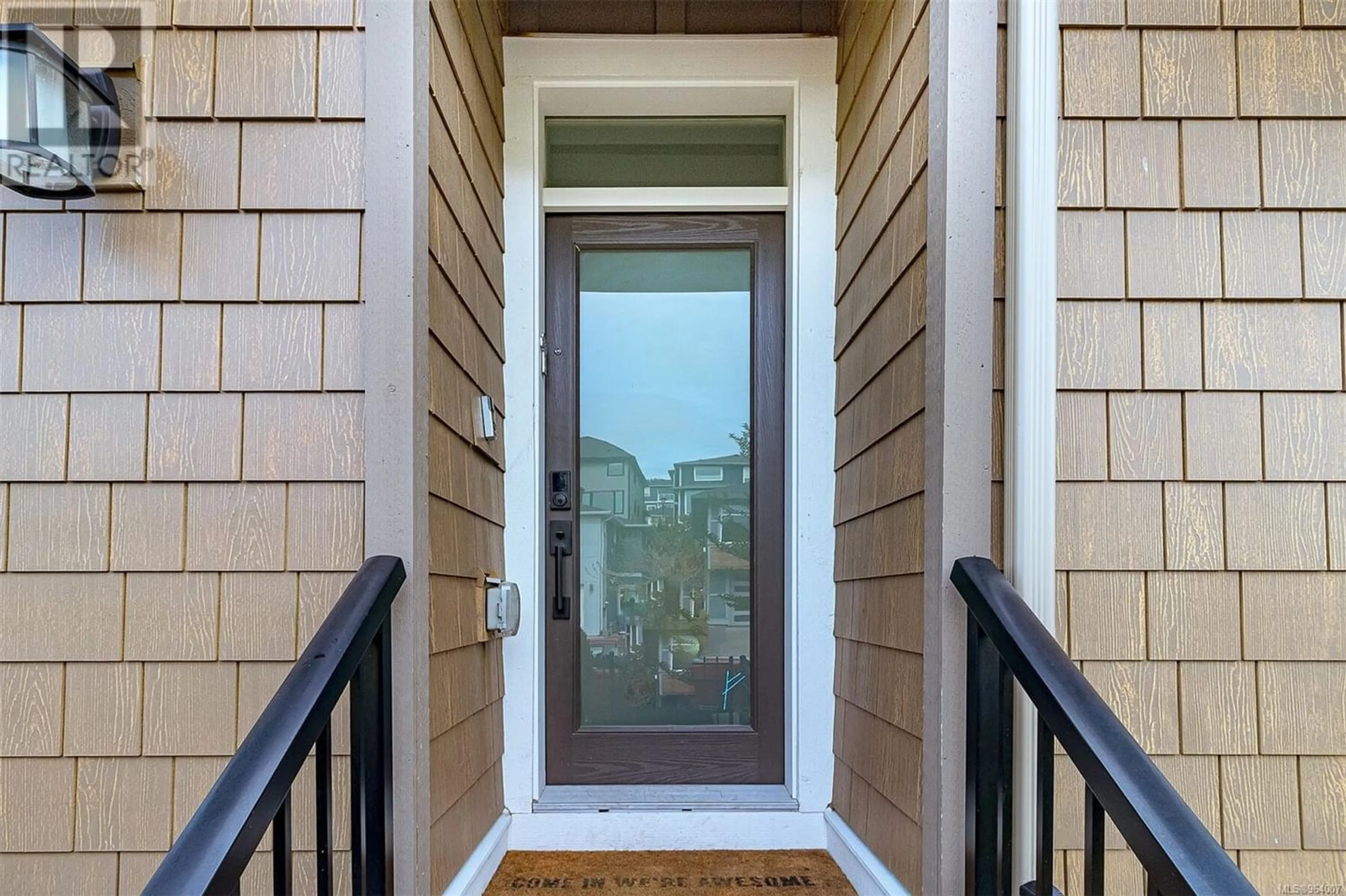 Indoor entryway for 1227 Flint Ave, Langford British Columbia V9B0Y6