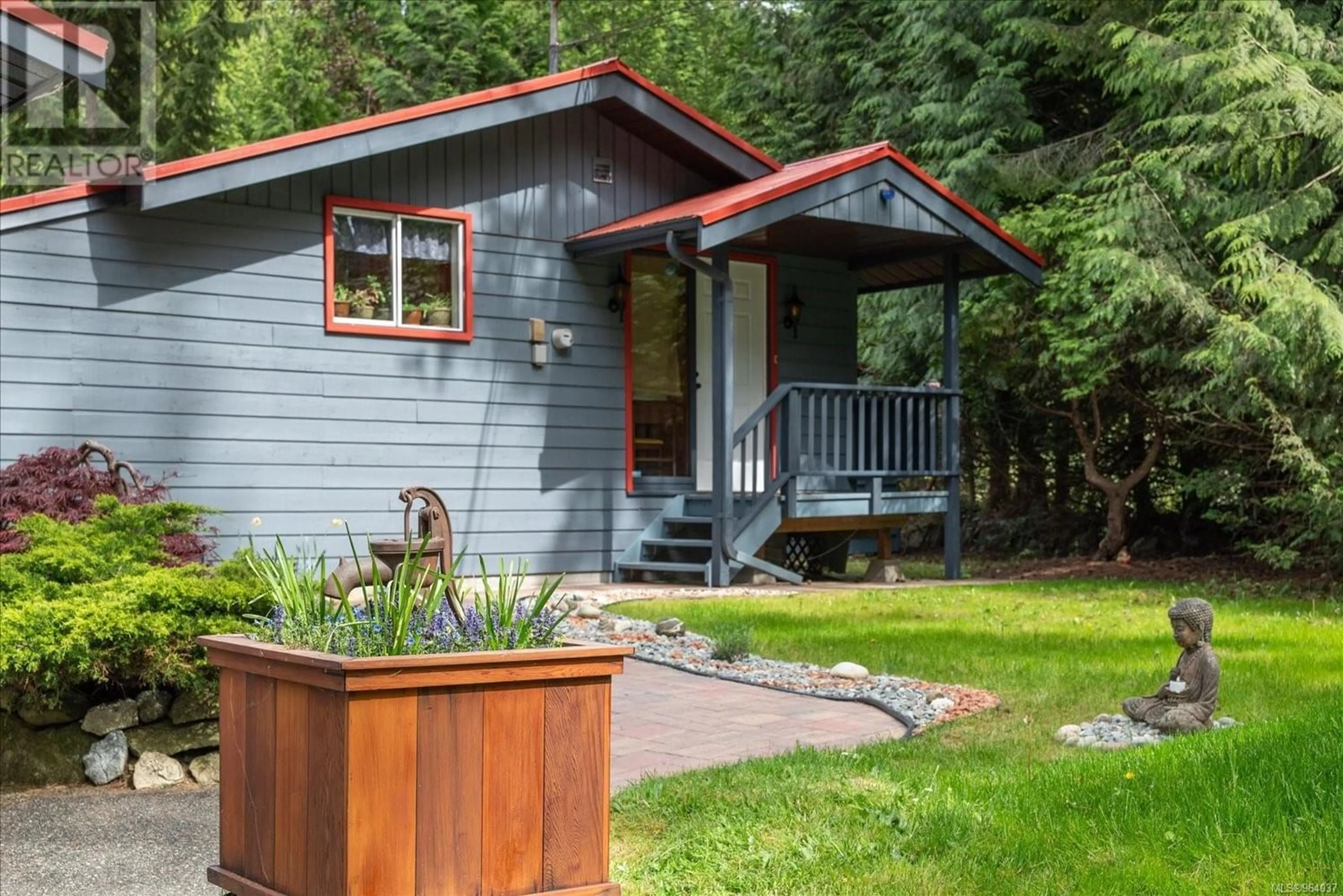 Cottage for 694 Dogwood Cres, Gabriola Island British Columbia V0R1X4