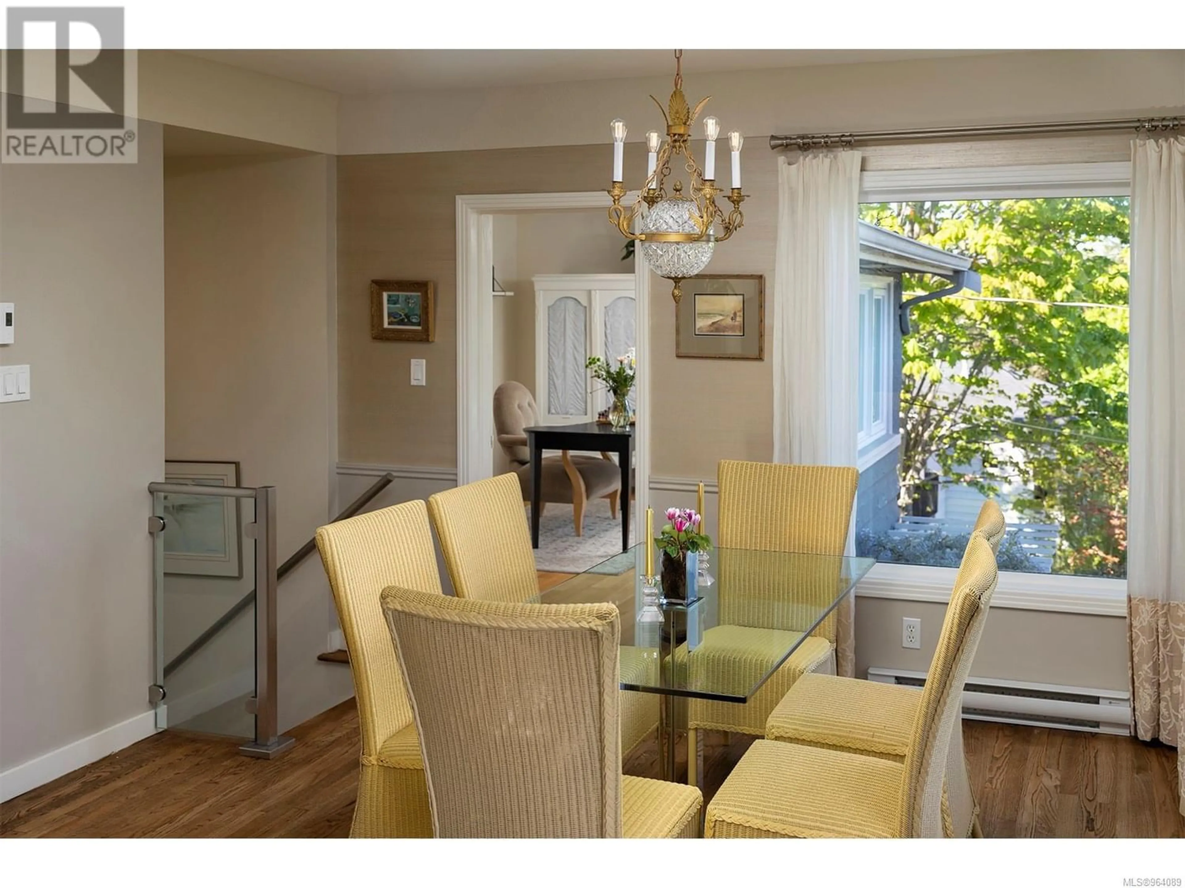 Dining room for 3794 Cadboro Bay Rd, Saanich British Columbia V8P5E4