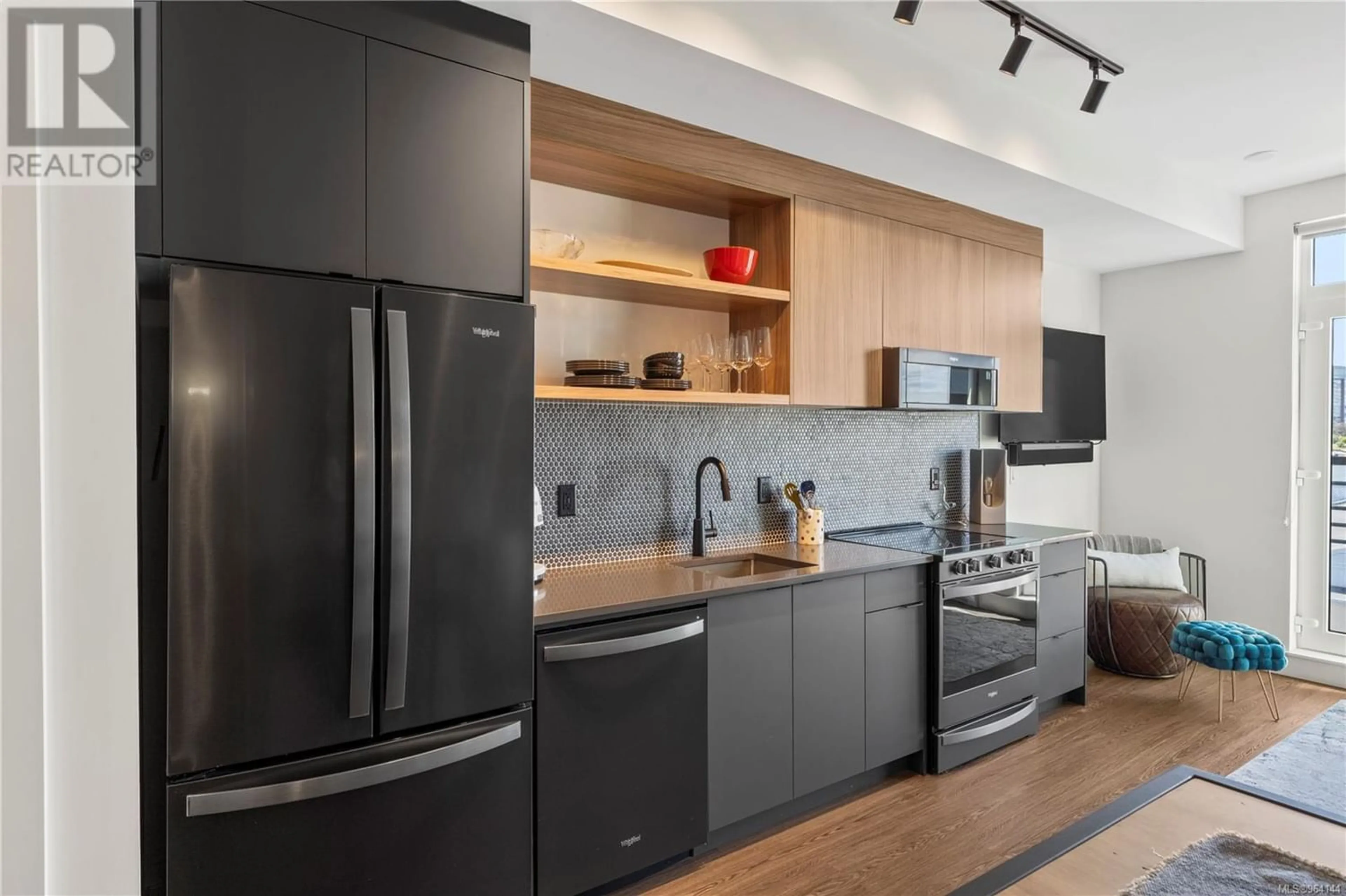 Contemporary kitchen for 510 515 Chatham St, Victoria British Columbia V8T1E1