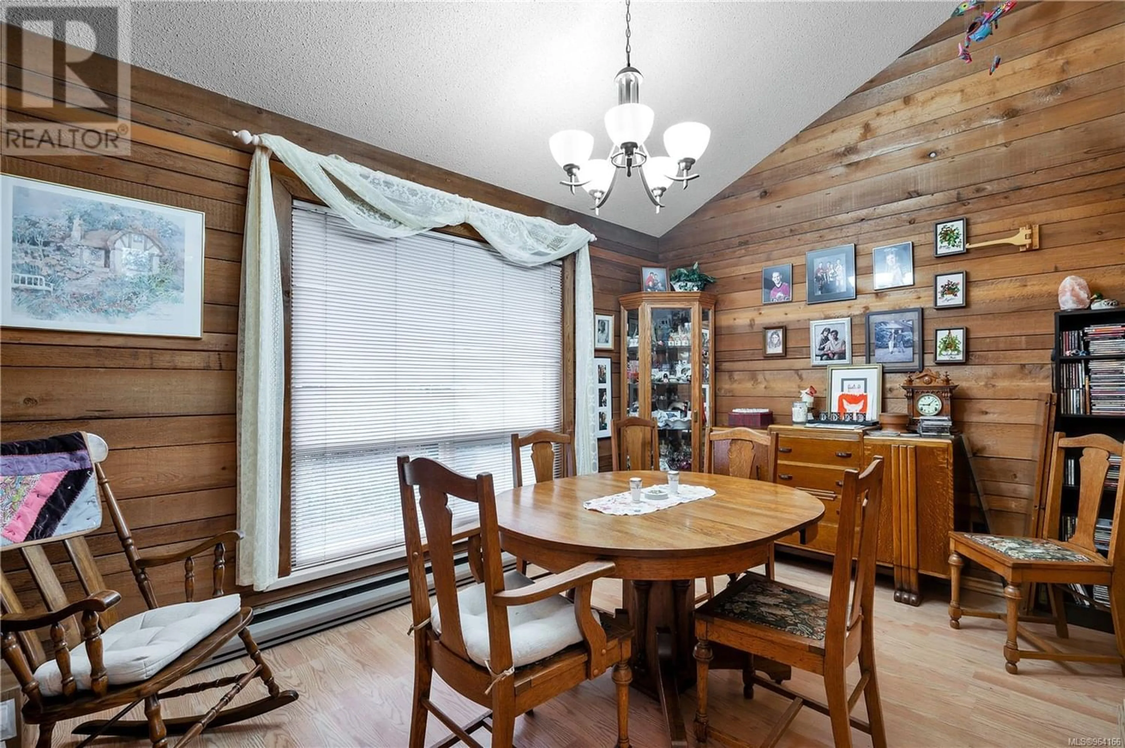 Dining room for 120 McPhedran Rd, Campbell River British Columbia V9W5P4