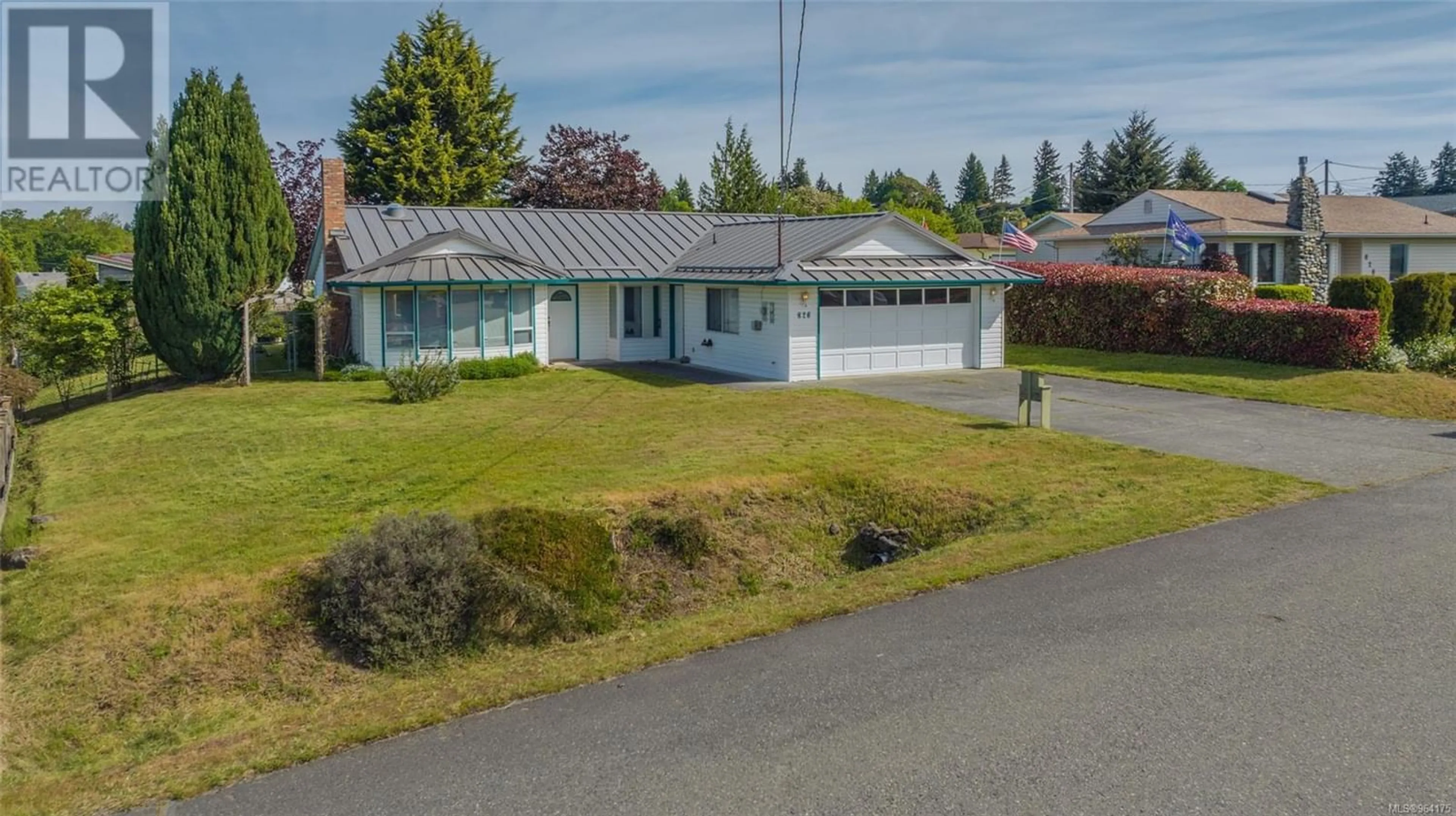 Frontside or backside of a home for 826 Rockland Rd, Nanaimo British Columbia V9R6G8