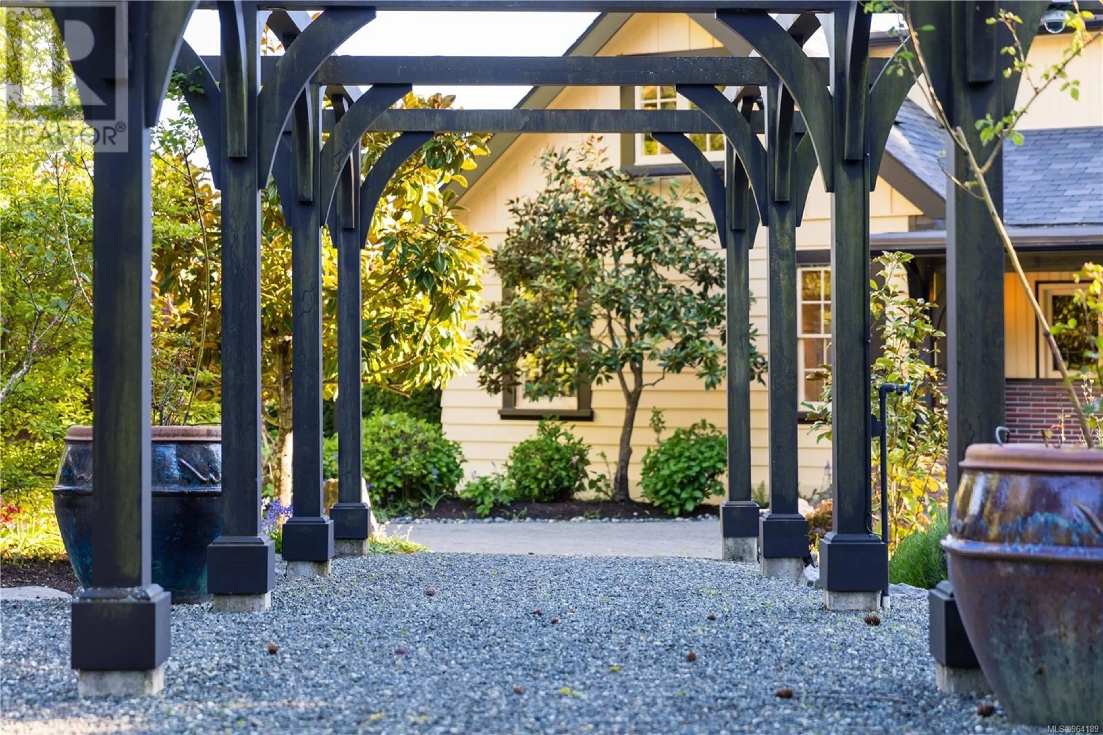 Patio, street for 605 TOWNER PARK ROAD, North Saanich British Columbia V8L5L7