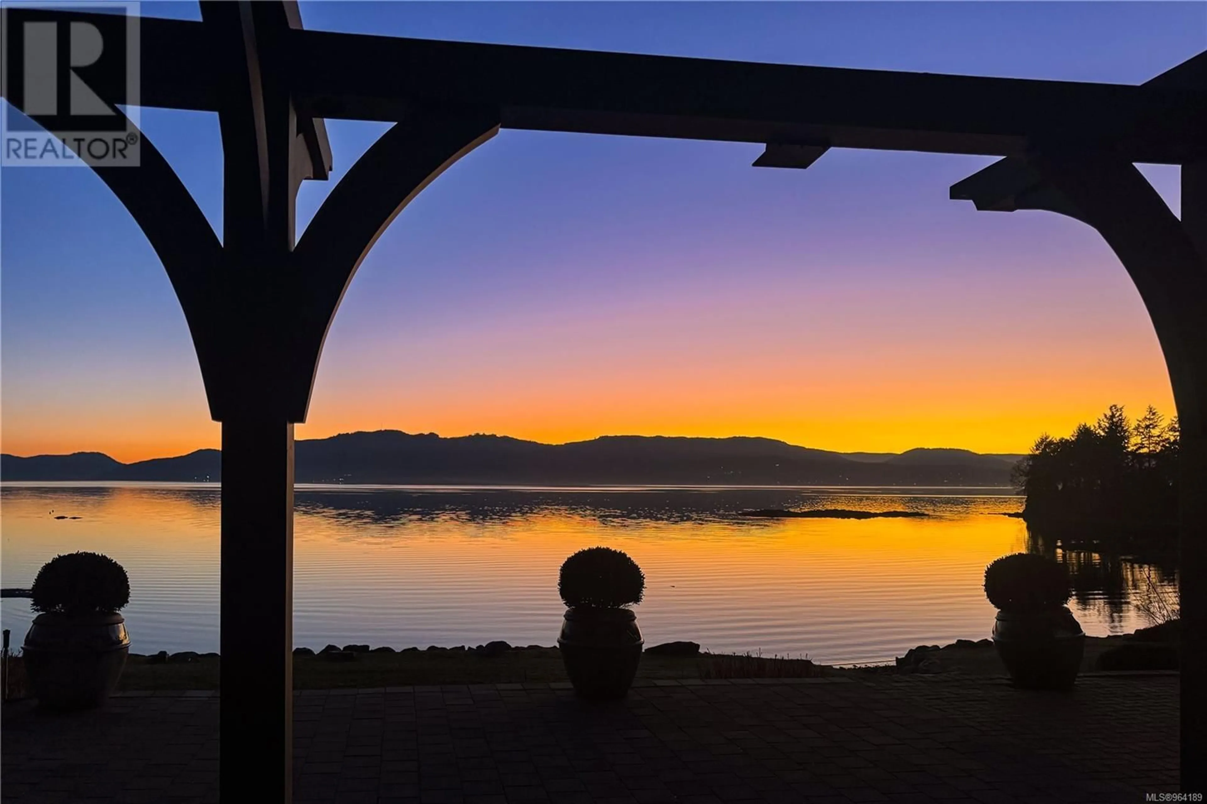Patio, water/lake/river/ocean view for 605 TOWNER PARK ROAD, North Saanich British Columbia V8L5L7