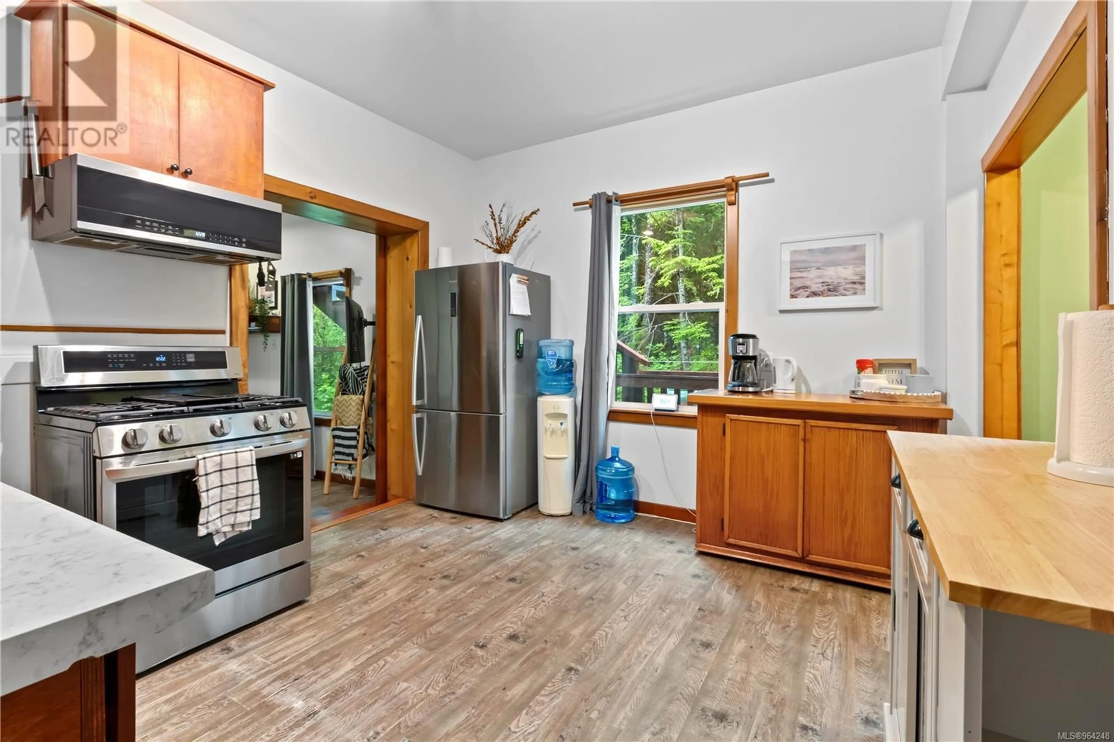 Kitchen, wood floors, cottage for 66 Sutton Rd, Ucluelet British Columbia V0R3A0