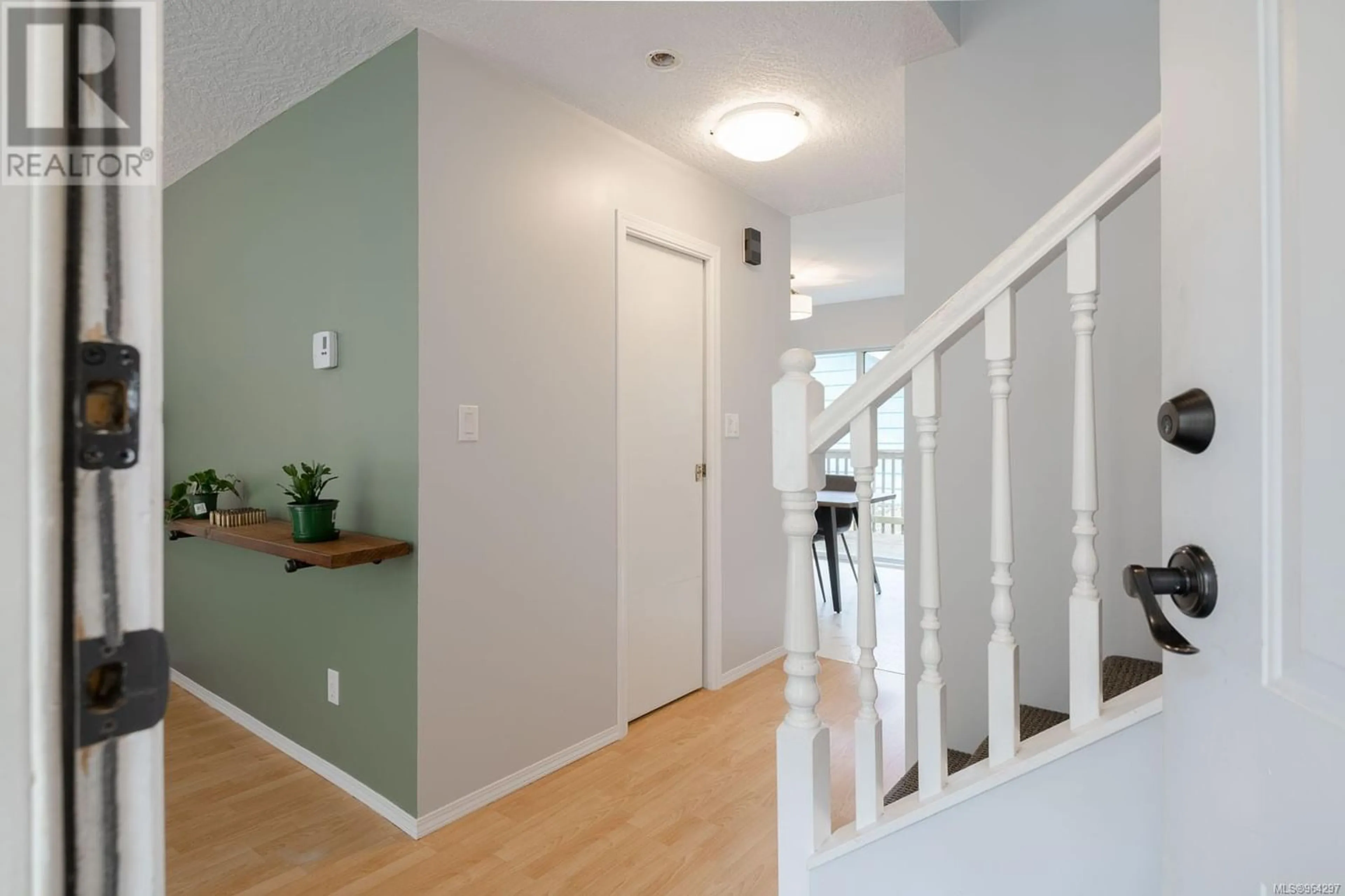 Indoor entryway for 3 1140 Trans Canada Hwy, Ladysmith British Columbia V9G1A6