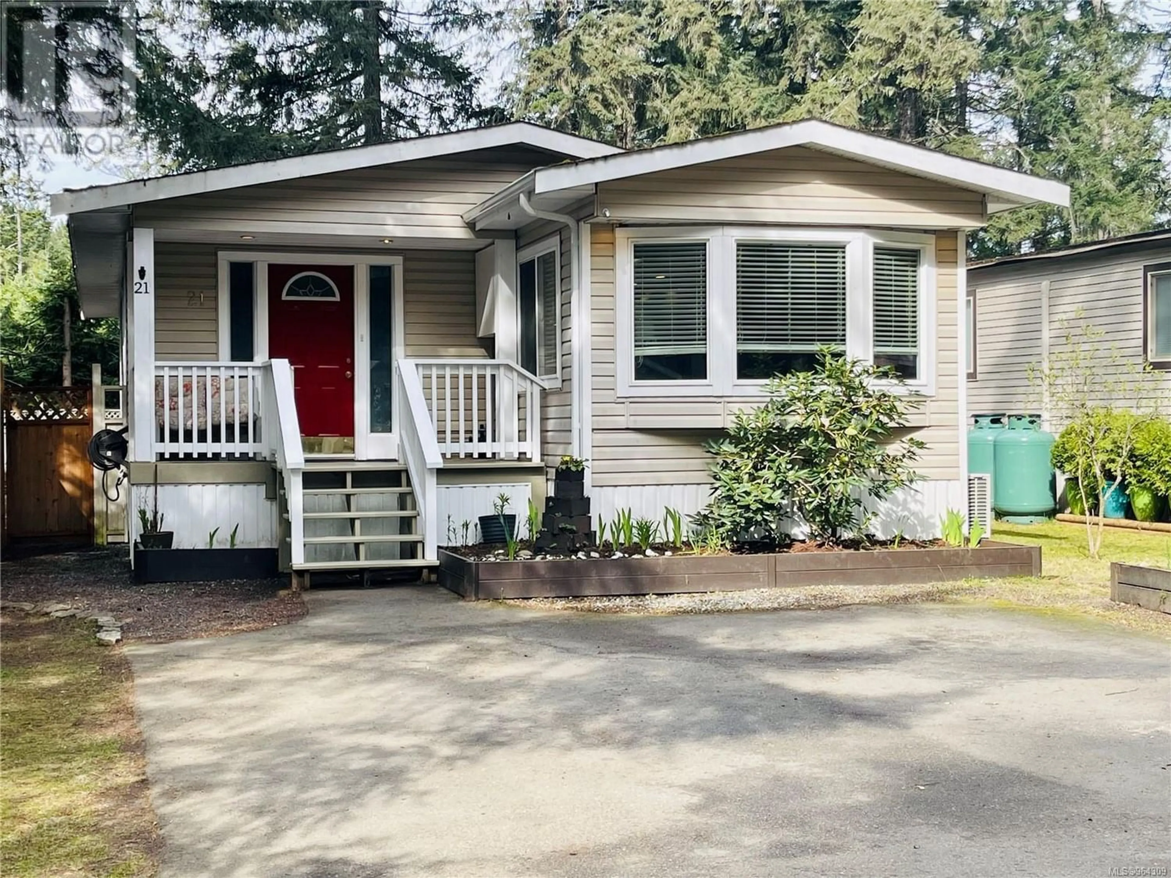 Home with vinyl exterior material for 21 1310 Spruston Rd, Nanaimo British Columbia V9X1R2