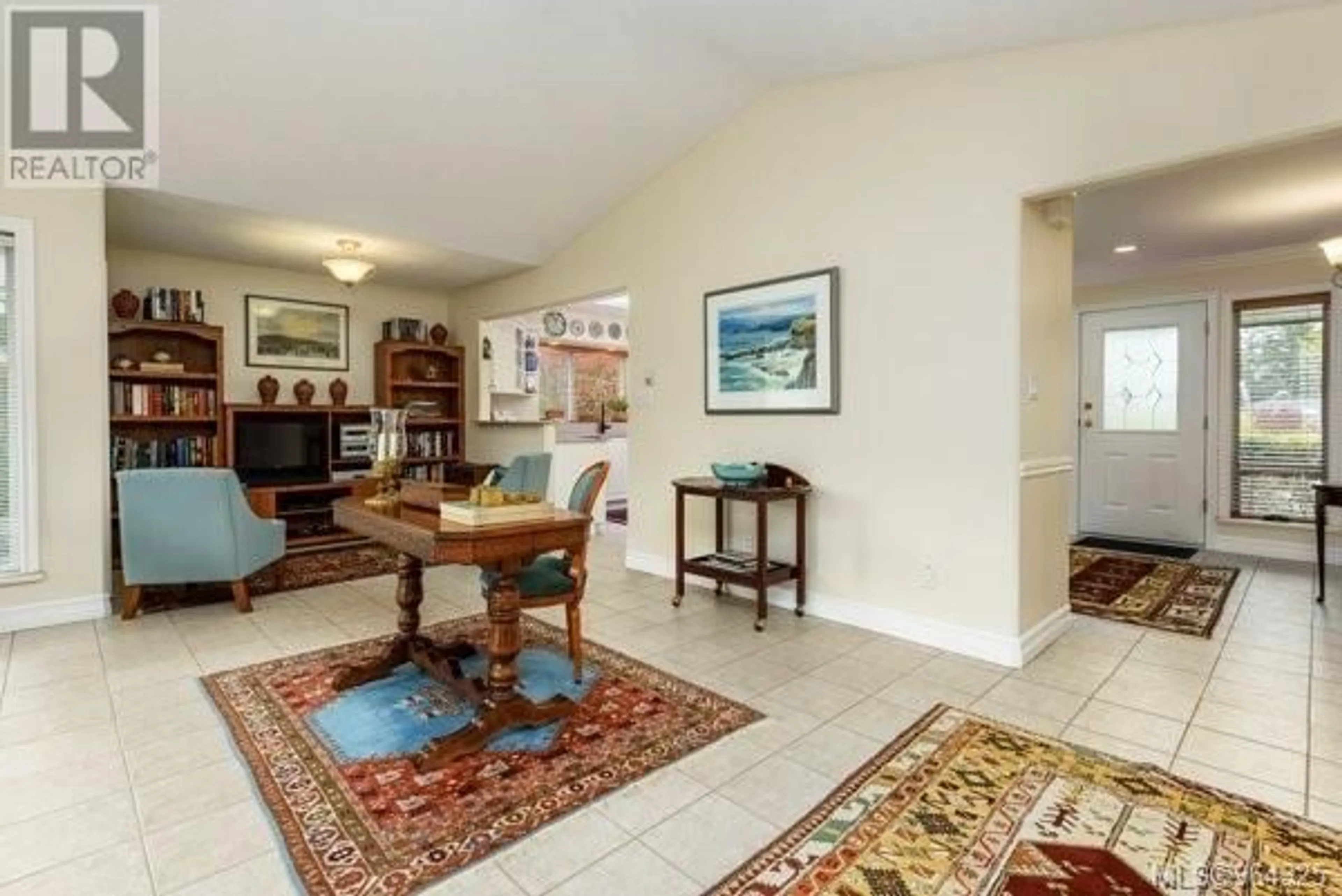 Indoor foyer for 14 351 Church St, Comox British Columbia V9M2C1