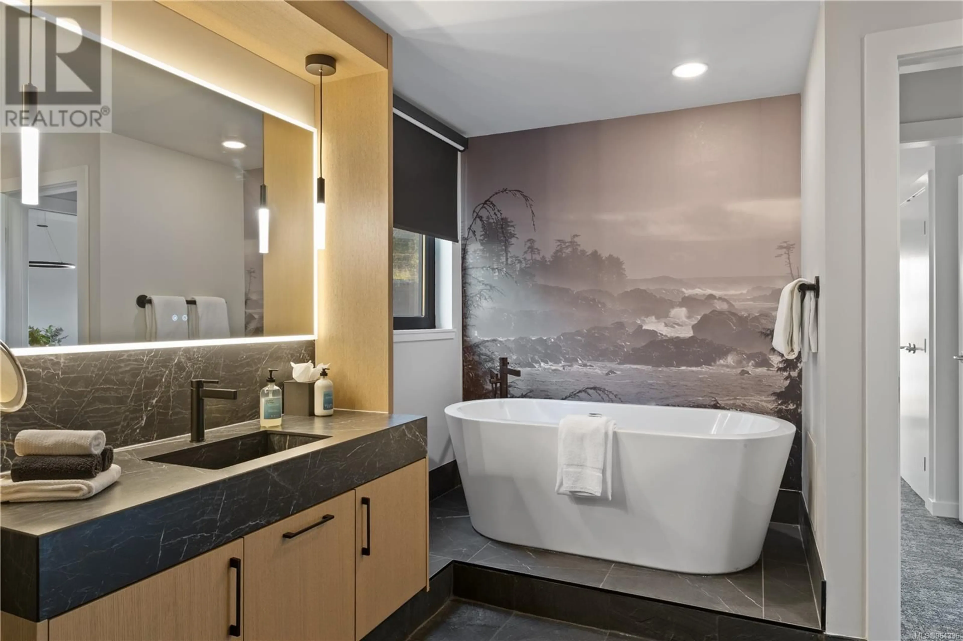 Contemporary bathroom, ceramic/tile floor for 1801 - 596 MARINE DRIVE, Ucluelet British Columbia V0R3A0