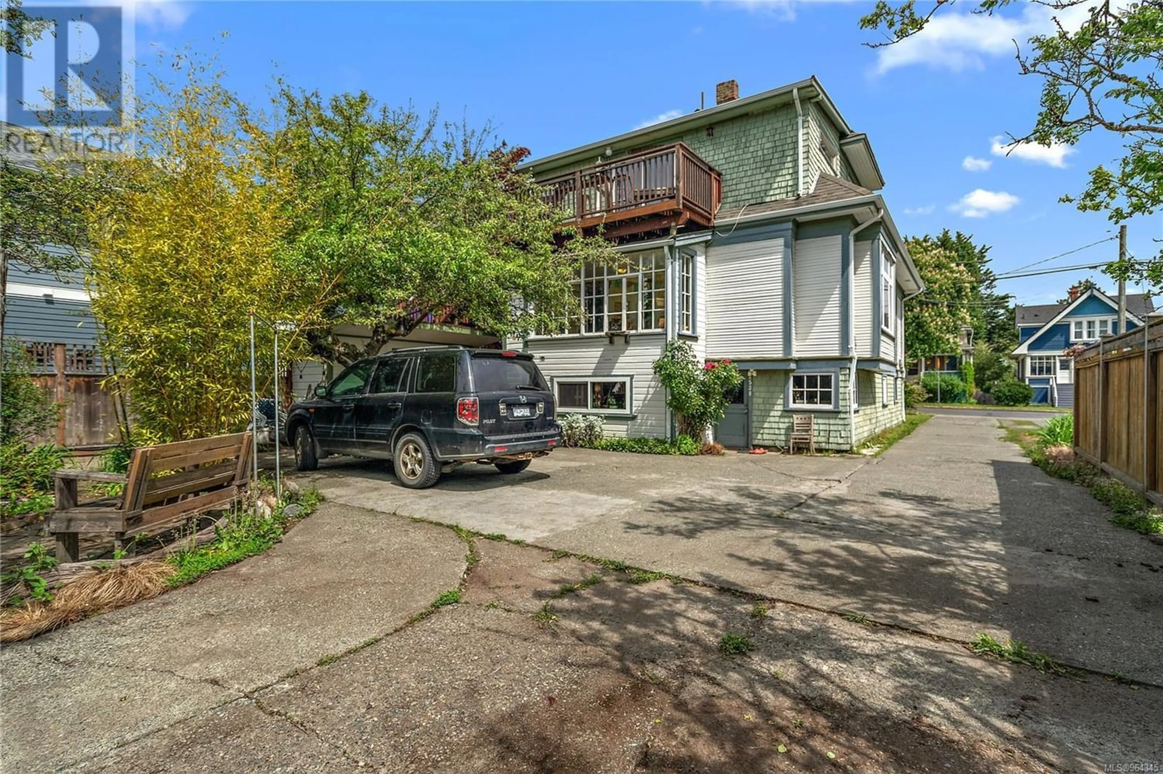 Outside view for 2538 Fernwood Rd, Victoria British Columbia V8T2Z9