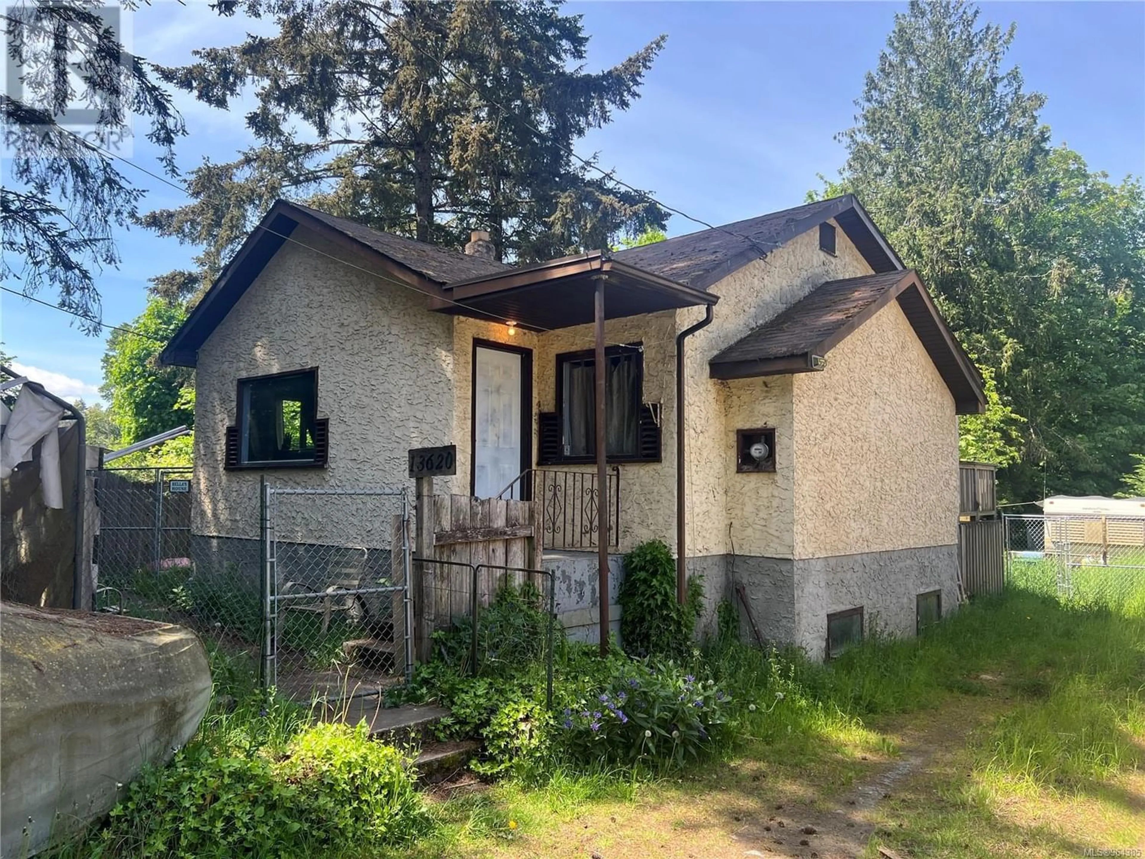 Frontside or backside of a home for 13620 Cedar Rd, Nanaimo British Columbia V9G1H4