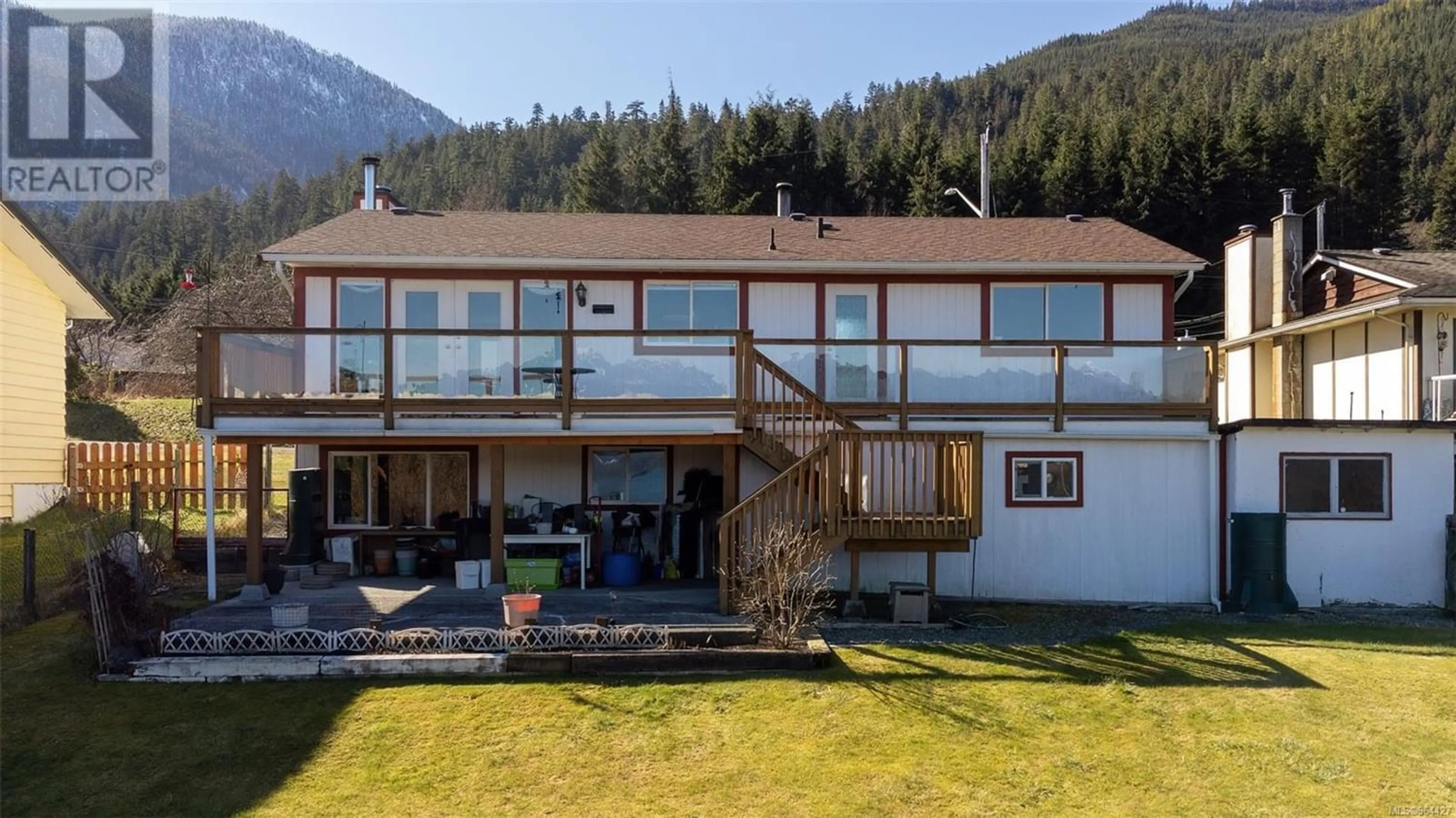 Outside view for 111 Seaview St, Sayward British Columbia V0P1R0