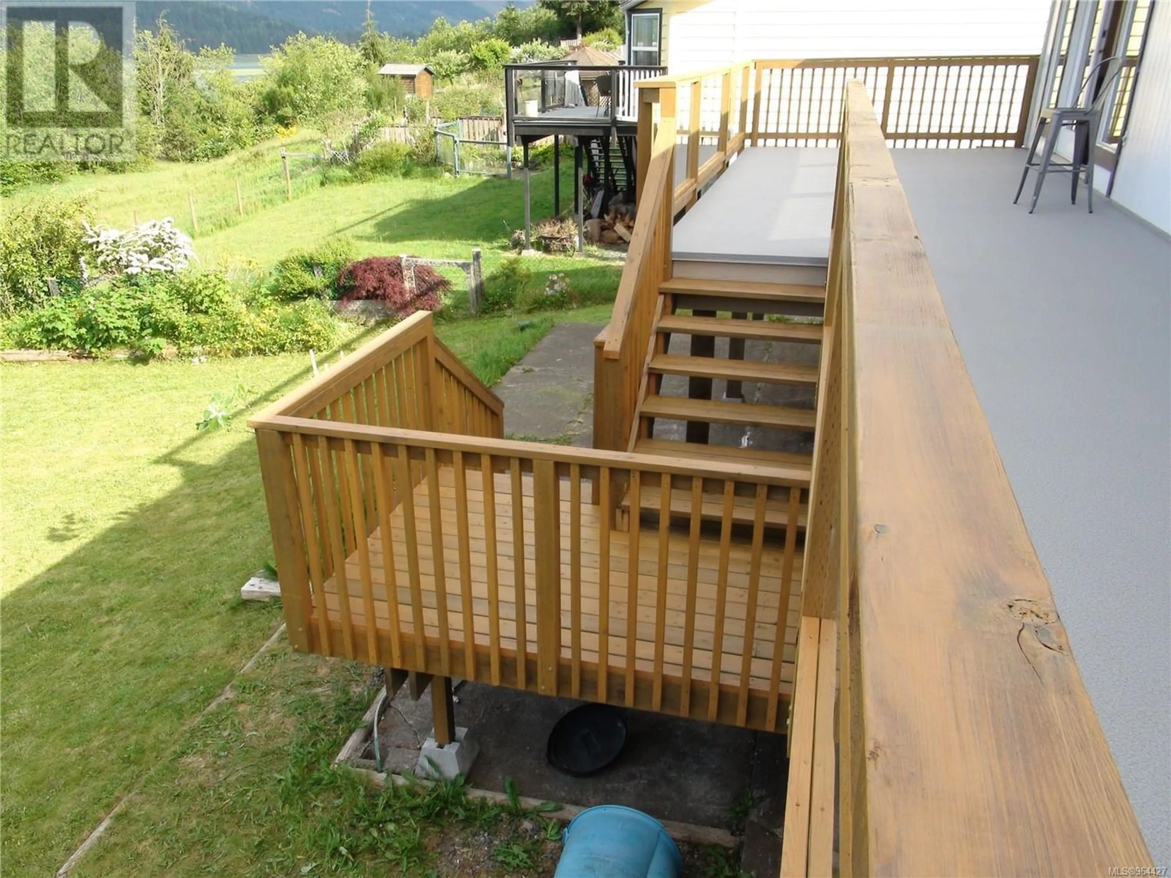 Patio for 111 Seaview St, Sayward British Columbia V0P1R0