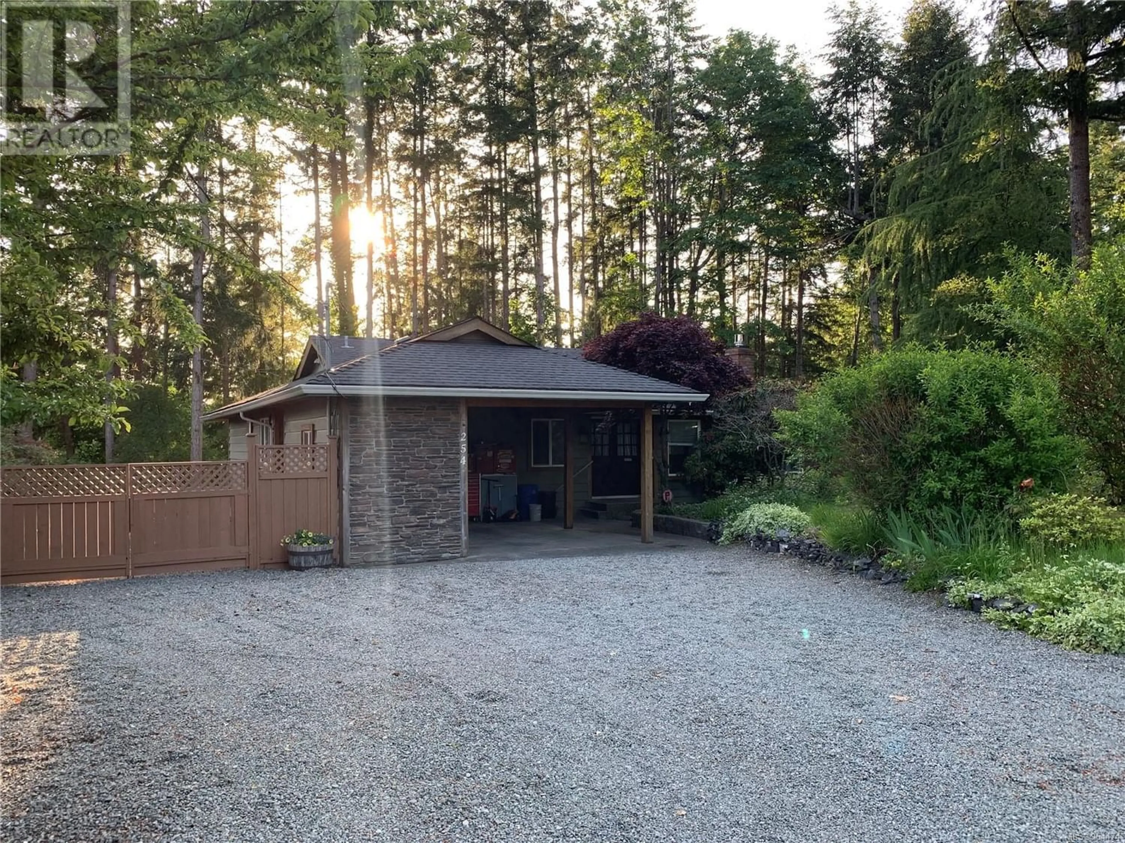 Shed for 254 Fawn Rd, Campbell River British Columbia V9W5L7