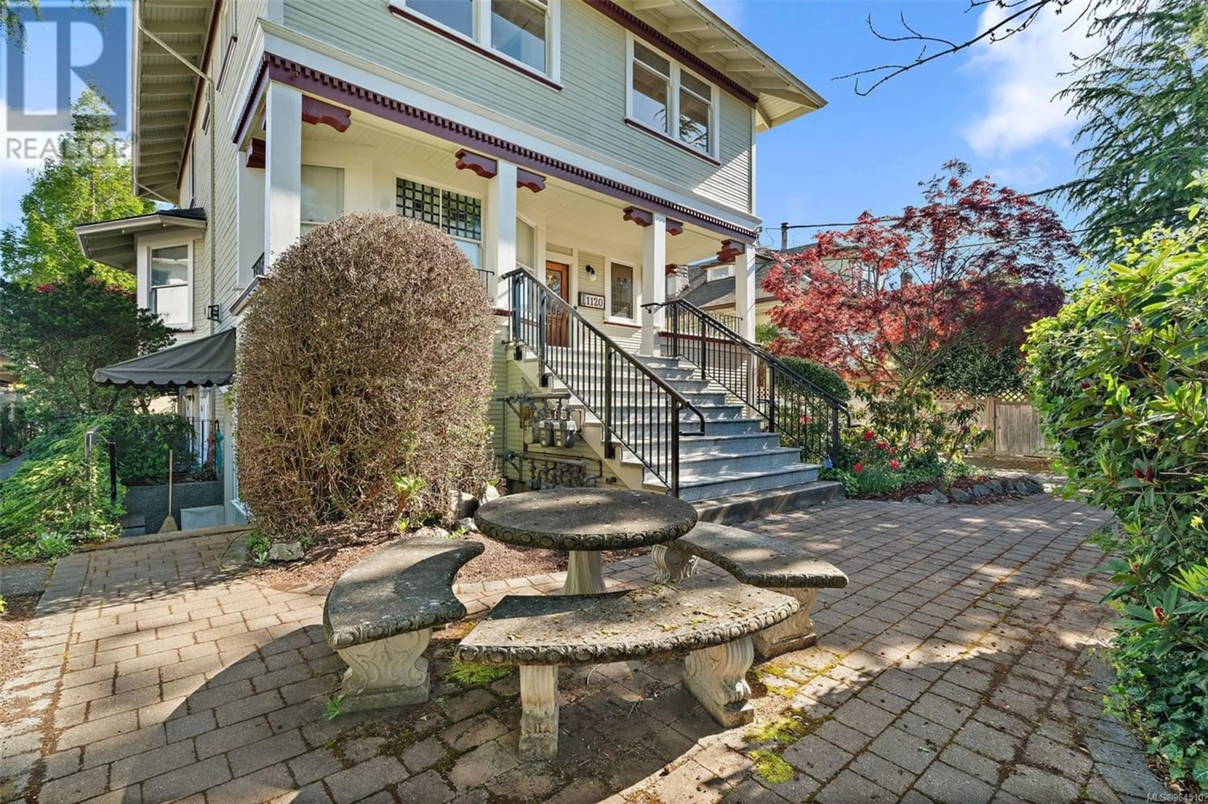A pic from exterior of the house or condo for 201 1120 Richardson St, Victoria British Columbia V8V3C8