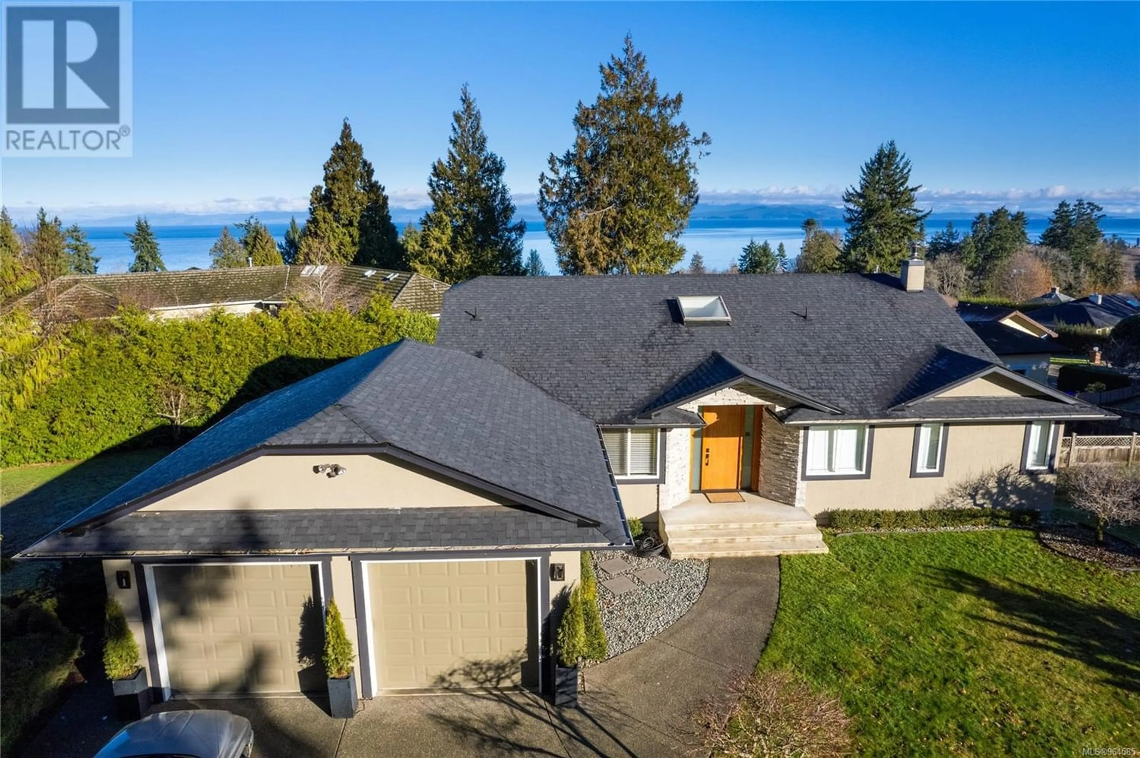 Frontside or backside of a home for 211 Wallace Way, Qualicum Beach British Columbia V9K2L6