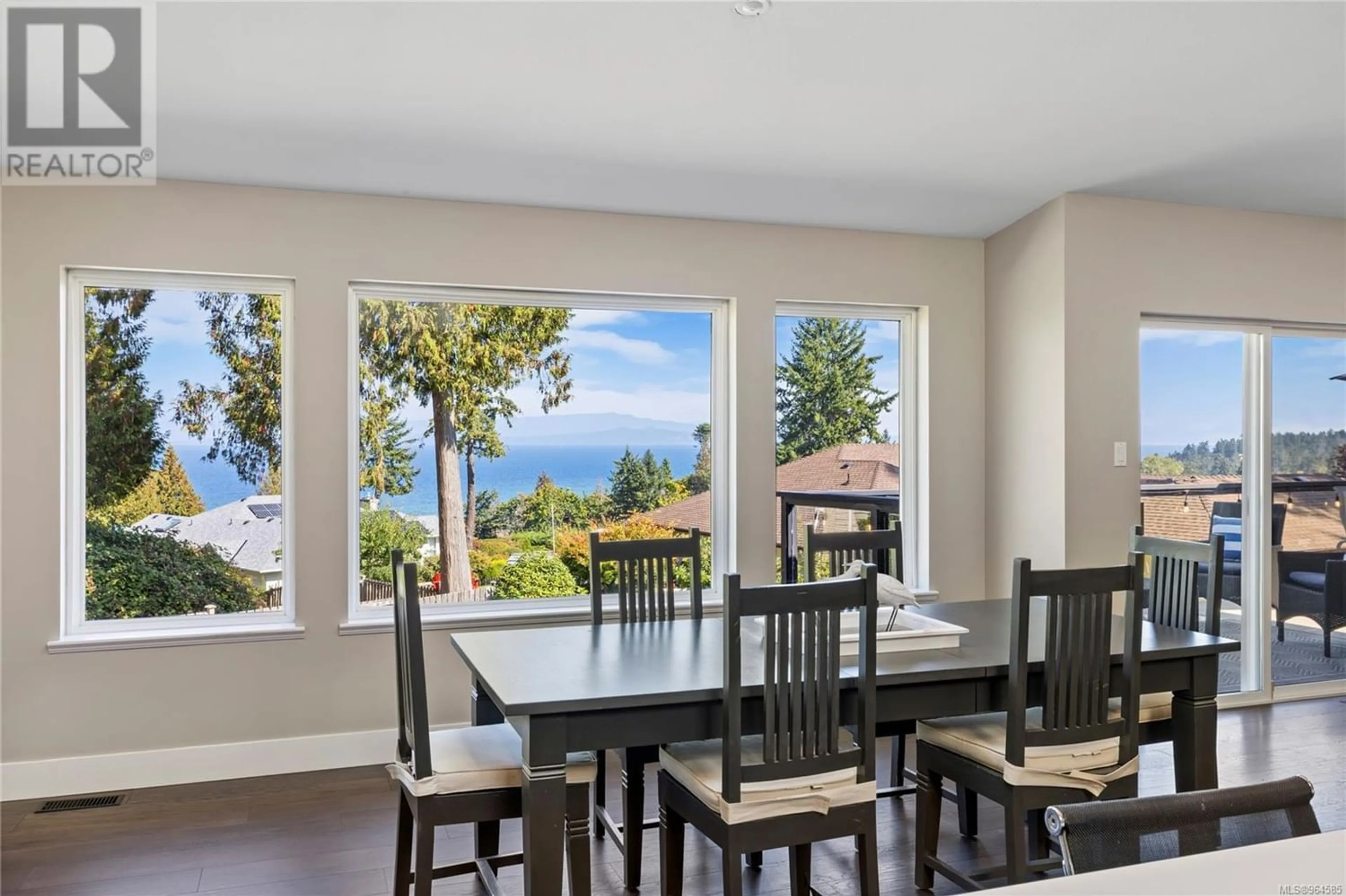 Dining room for 211 Wallace Way, Qualicum Beach British Columbia V9K2L6