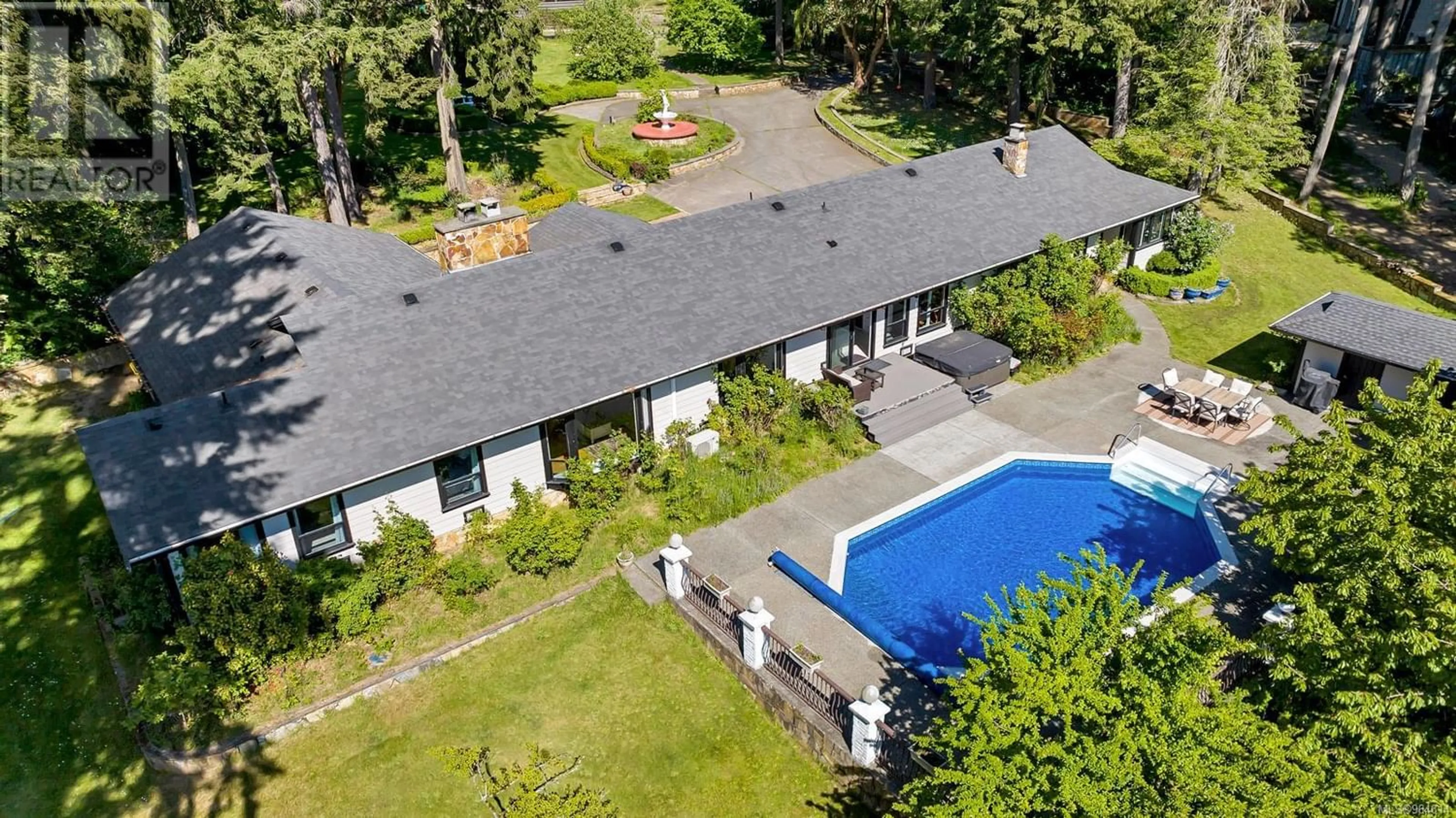 Indoor or outdoor pool for 600 Kilmalu Rd, Mill Bay British Columbia V0R2P2