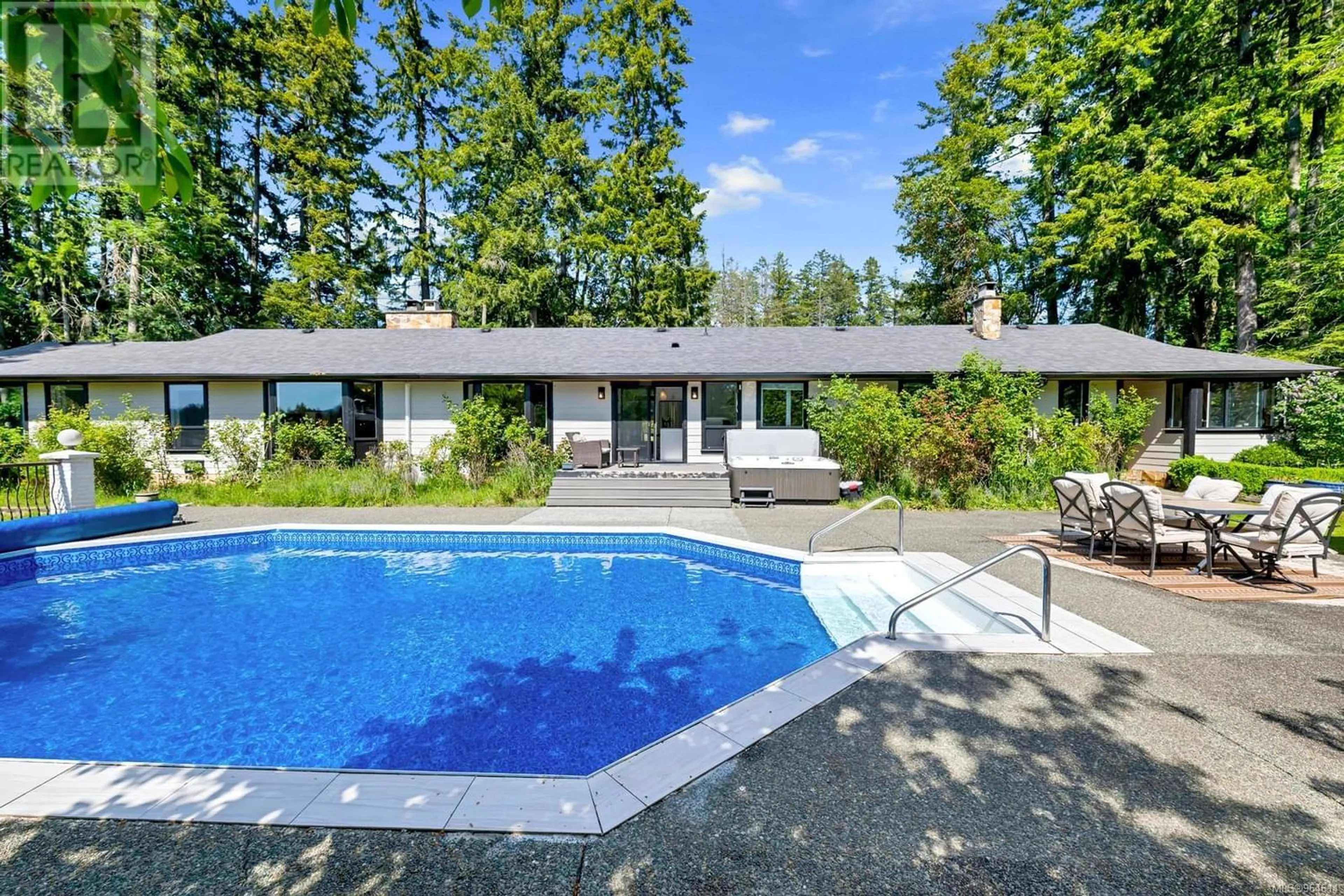 Indoor or outdoor pool for 600 Kilmalu Rd, Mill Bay British Columbia V0R2P2