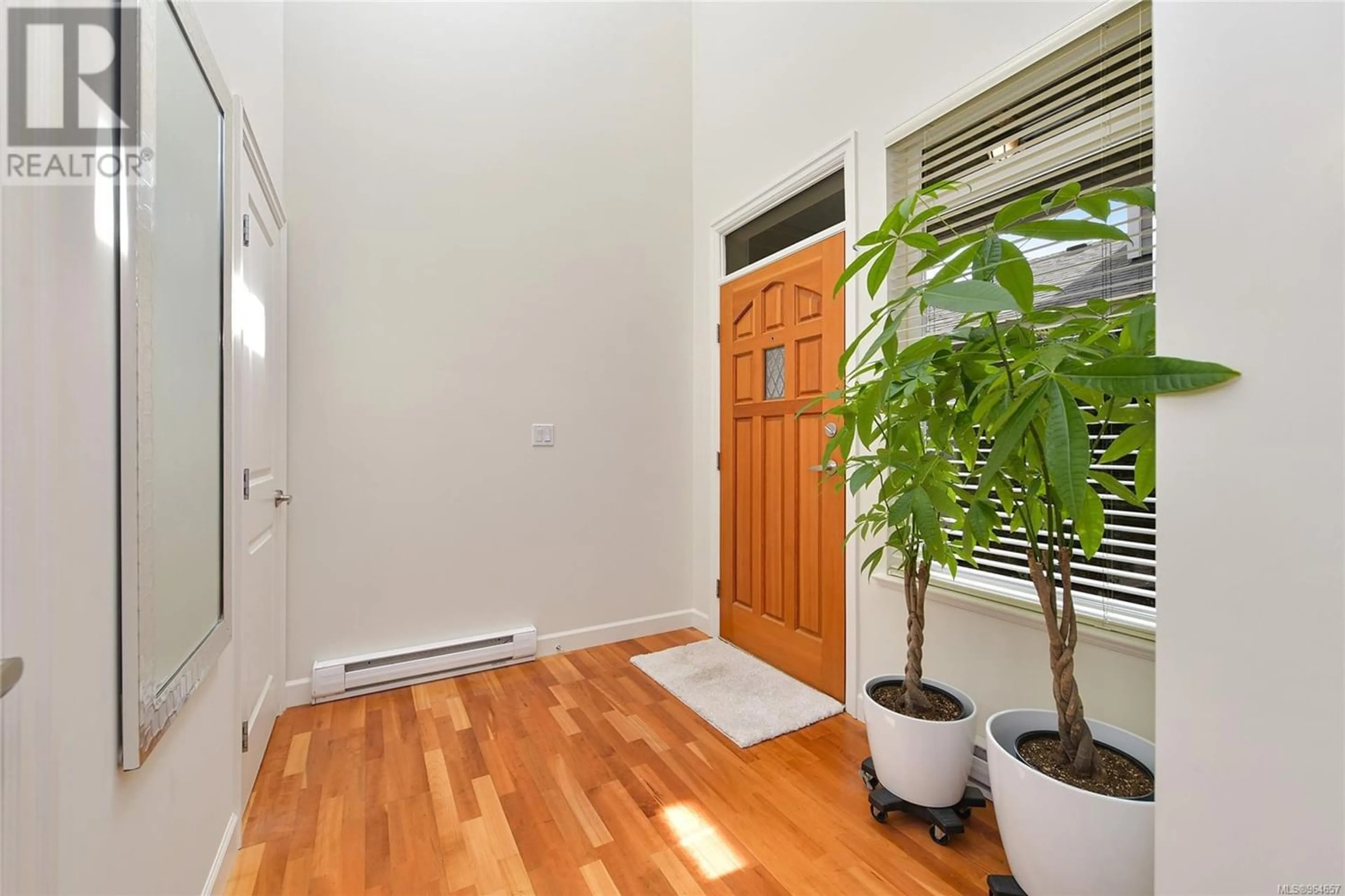 Indoor entryway, wood floors for 12 974 Sutcliffe Rd, Saanich British Columbia V8Y1M8