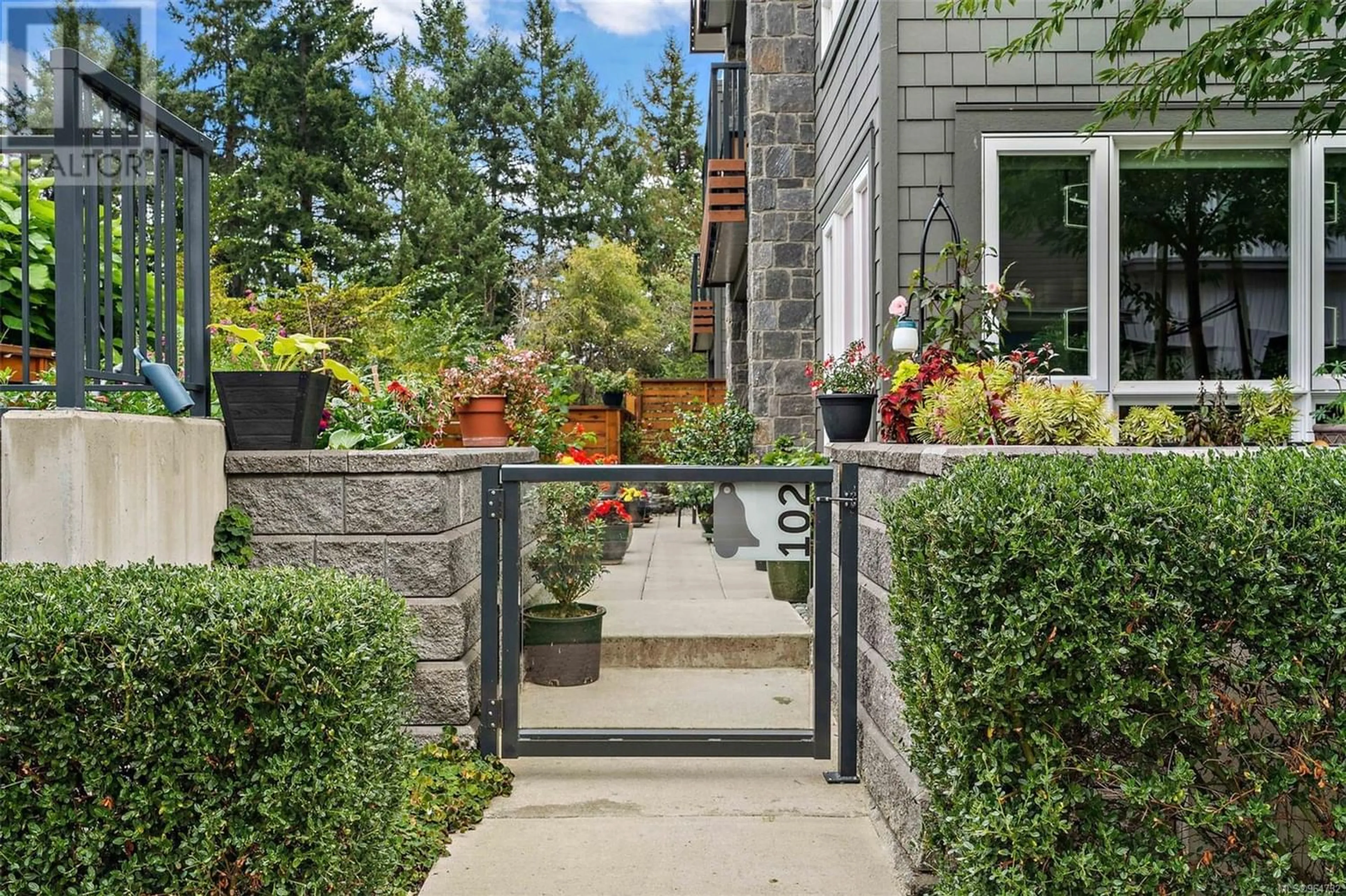 Indoor entryway for 102 960 Reunion Ave, Langford British Columbia V9B2X5