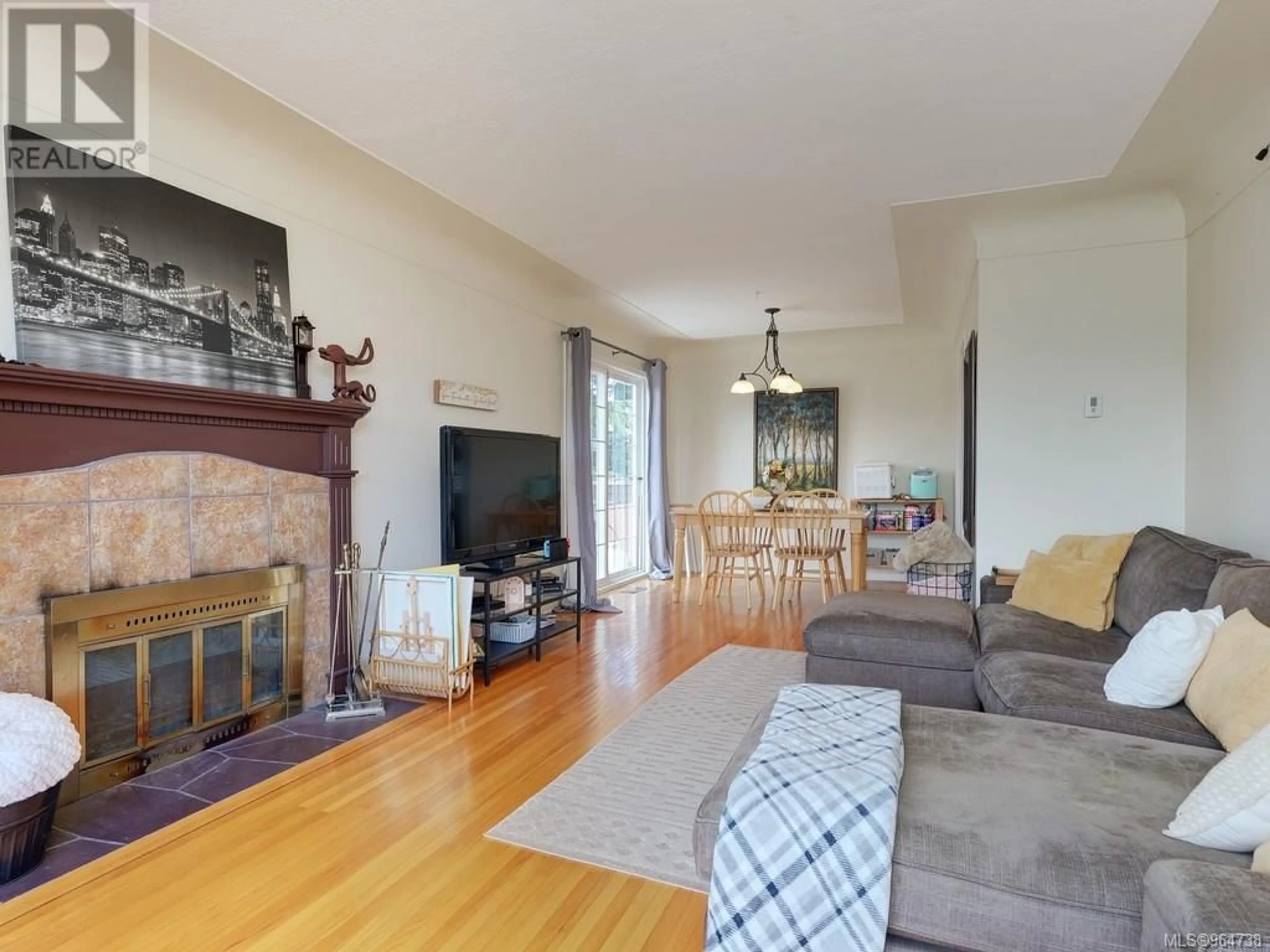 Living room for 1084 Verdier Ave, Central Saanich British Columbia V8M1E6