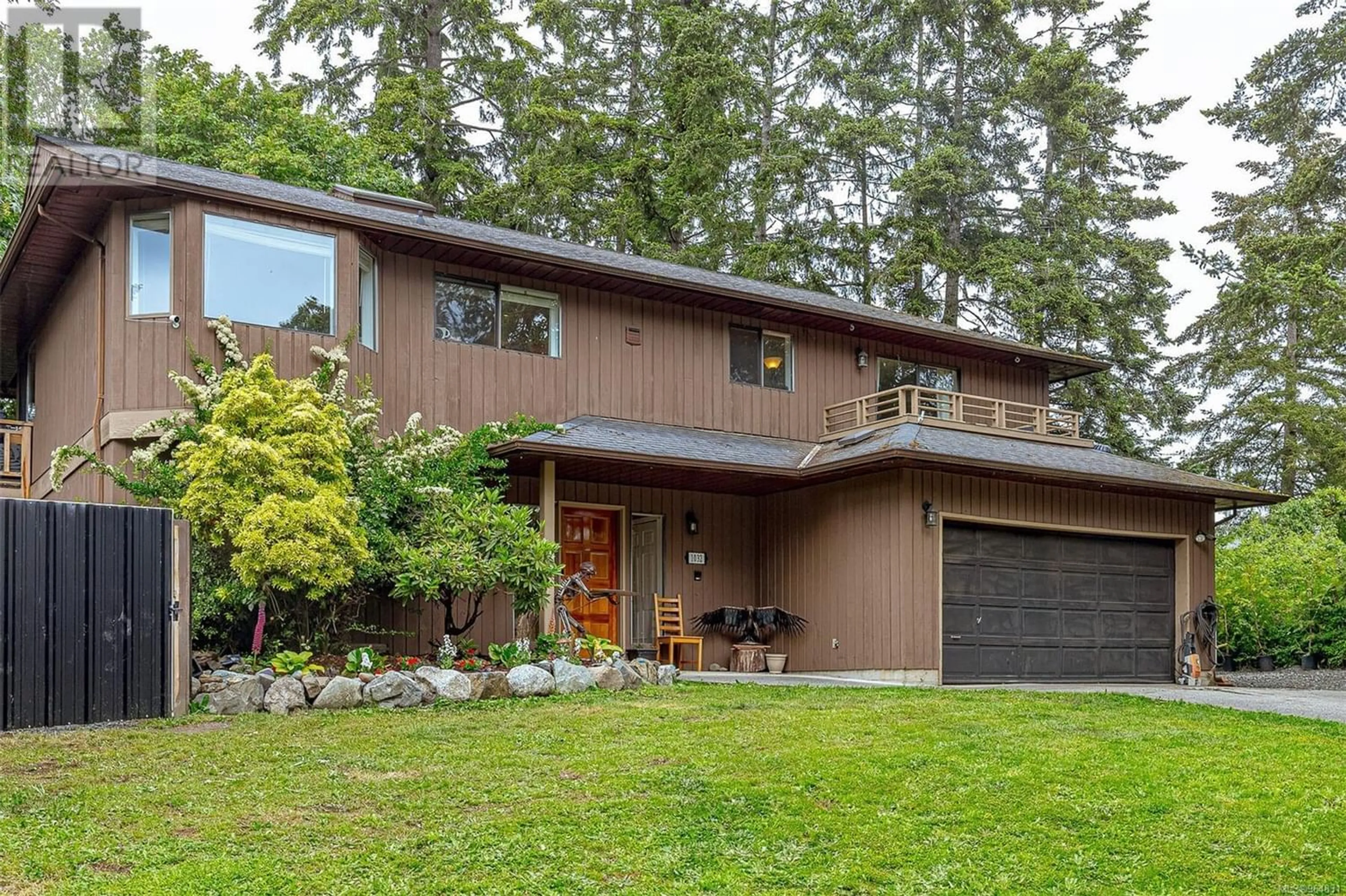 Frontside or backside of a home for 1032 Parkway Dr, Central Saanich British Columbia V9C4L1