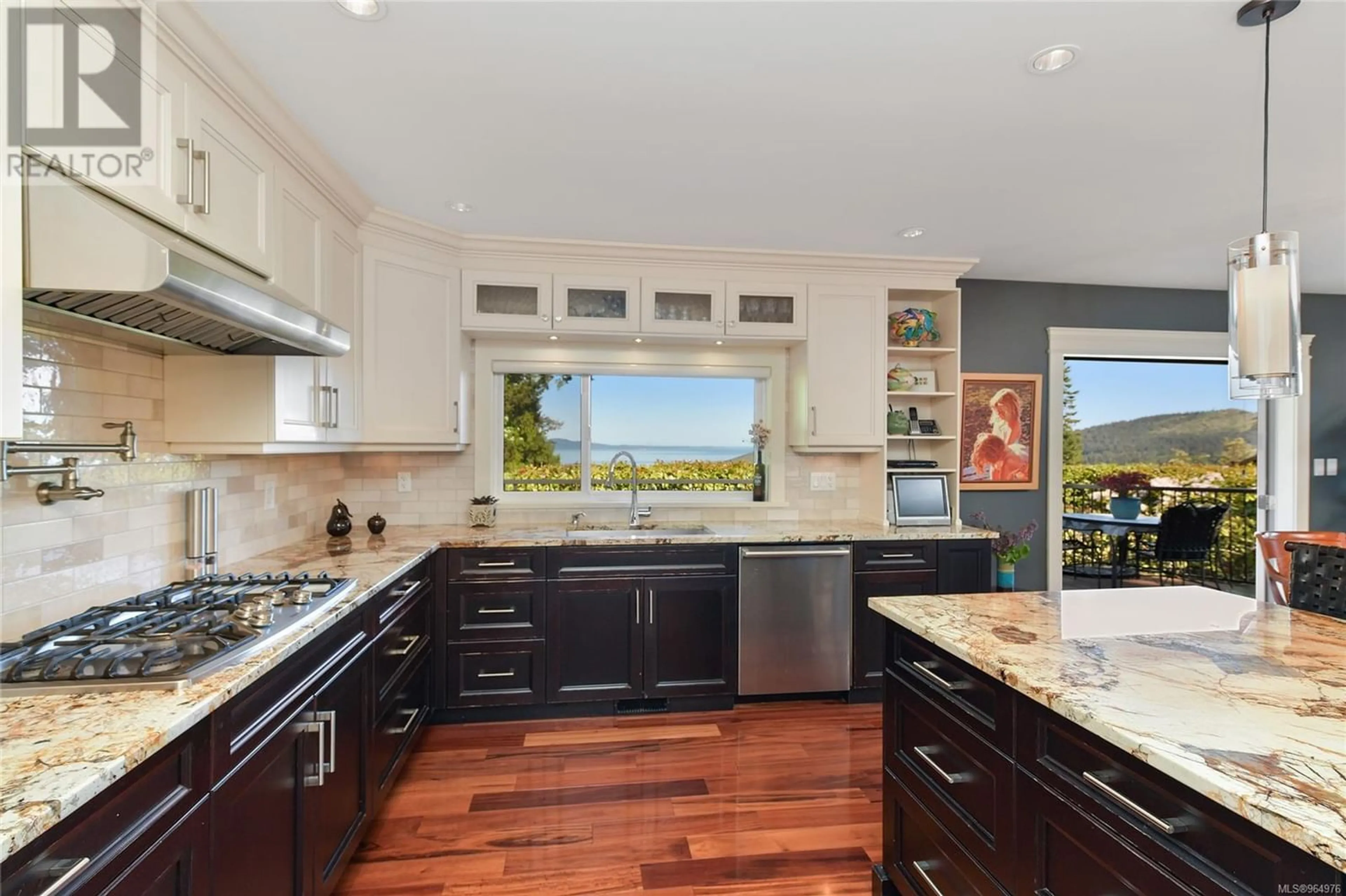 Contemporary kitchen for 4895 SEA RIDGE Dr, Saanich British Columbia V8Y2B3