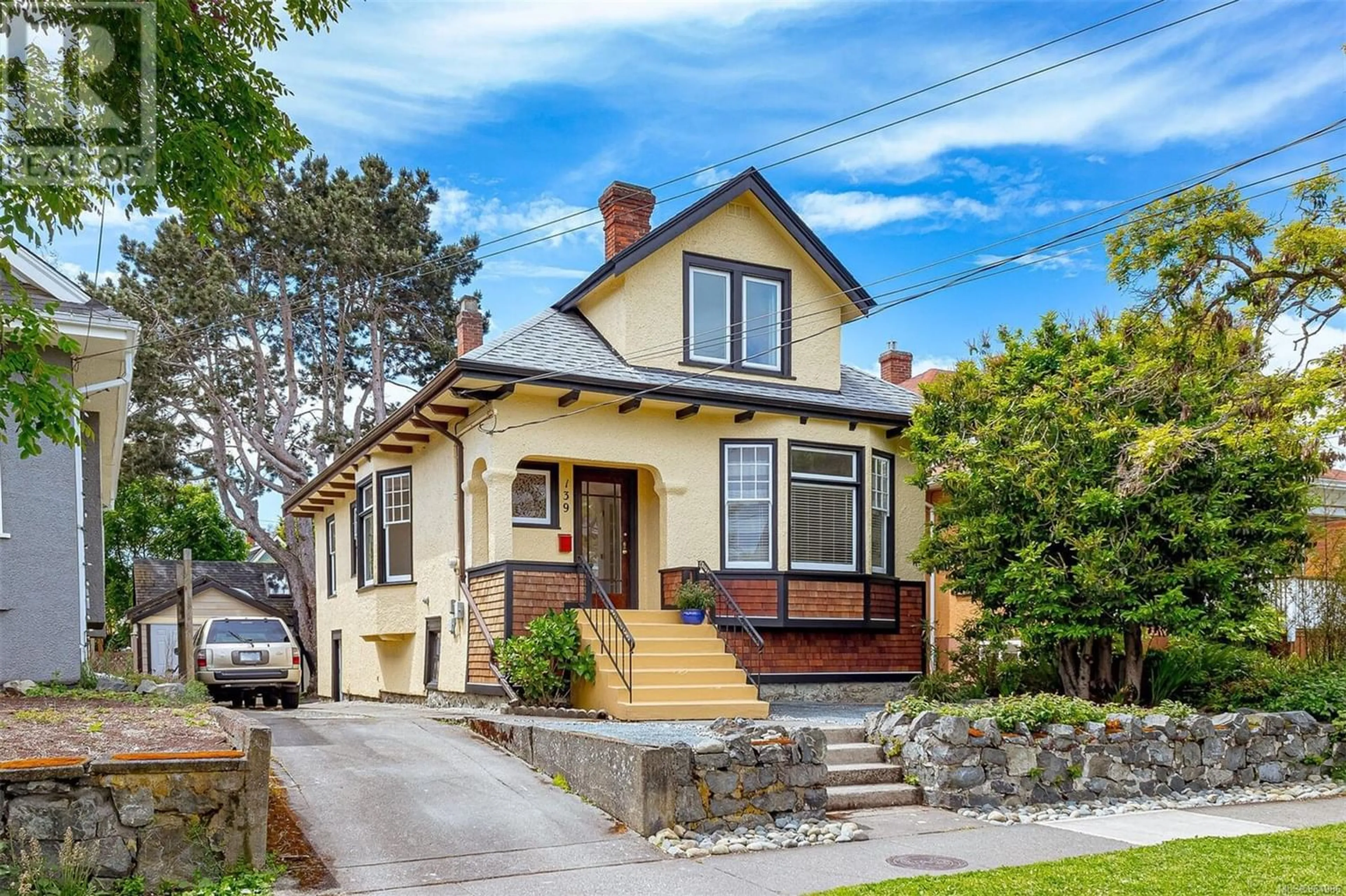 Frontside or backside of a home for 139 Ontario St, Victoria British Columbia V8V1M8