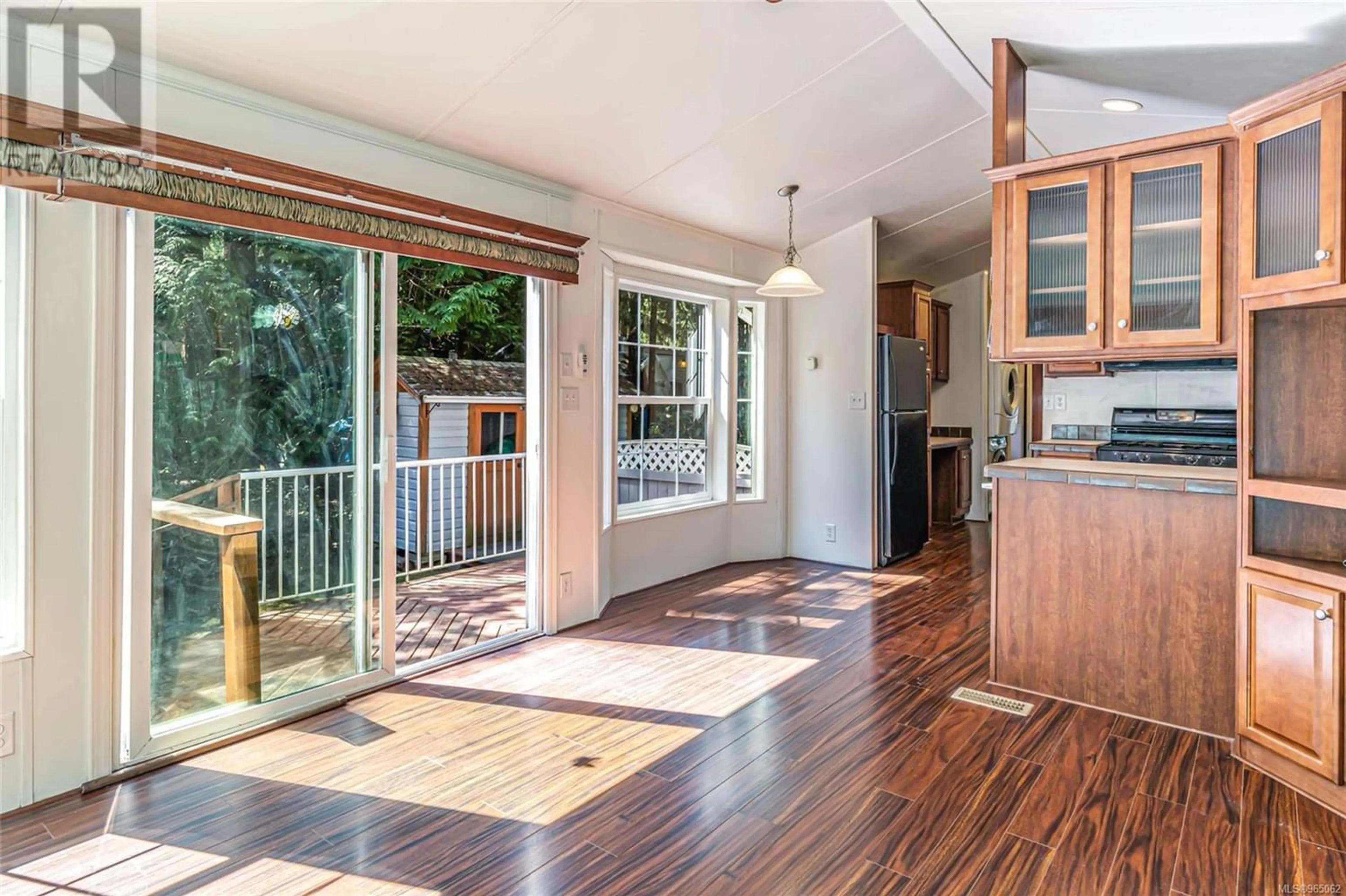 Indoor entryway for 3 7071 Lantzville Rd, Lantzville British Columbia V0R2H0