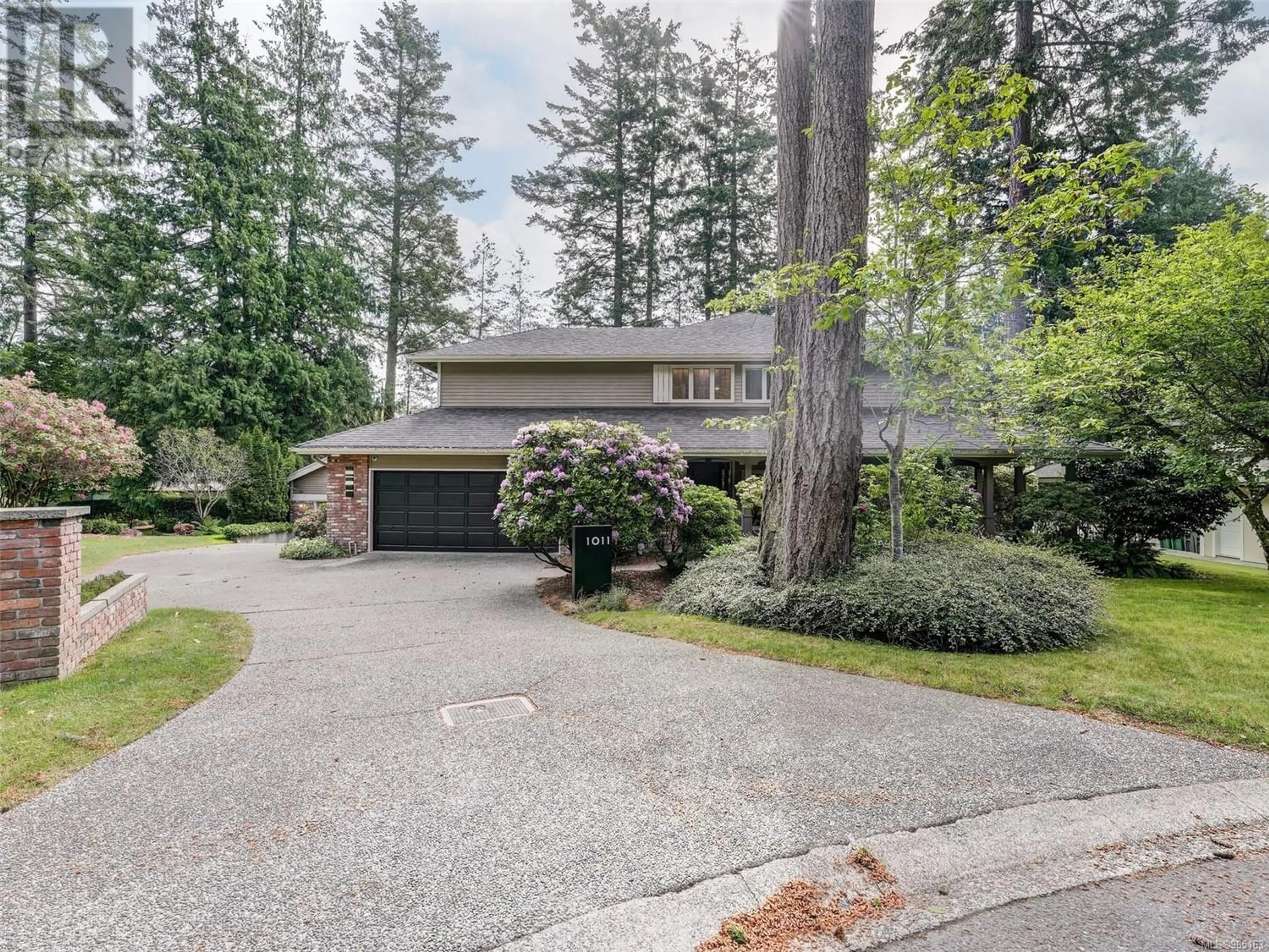 Frontside or backside of a home for 1011 Kentwood Pl, Saanich British Columbia V8Y2R2