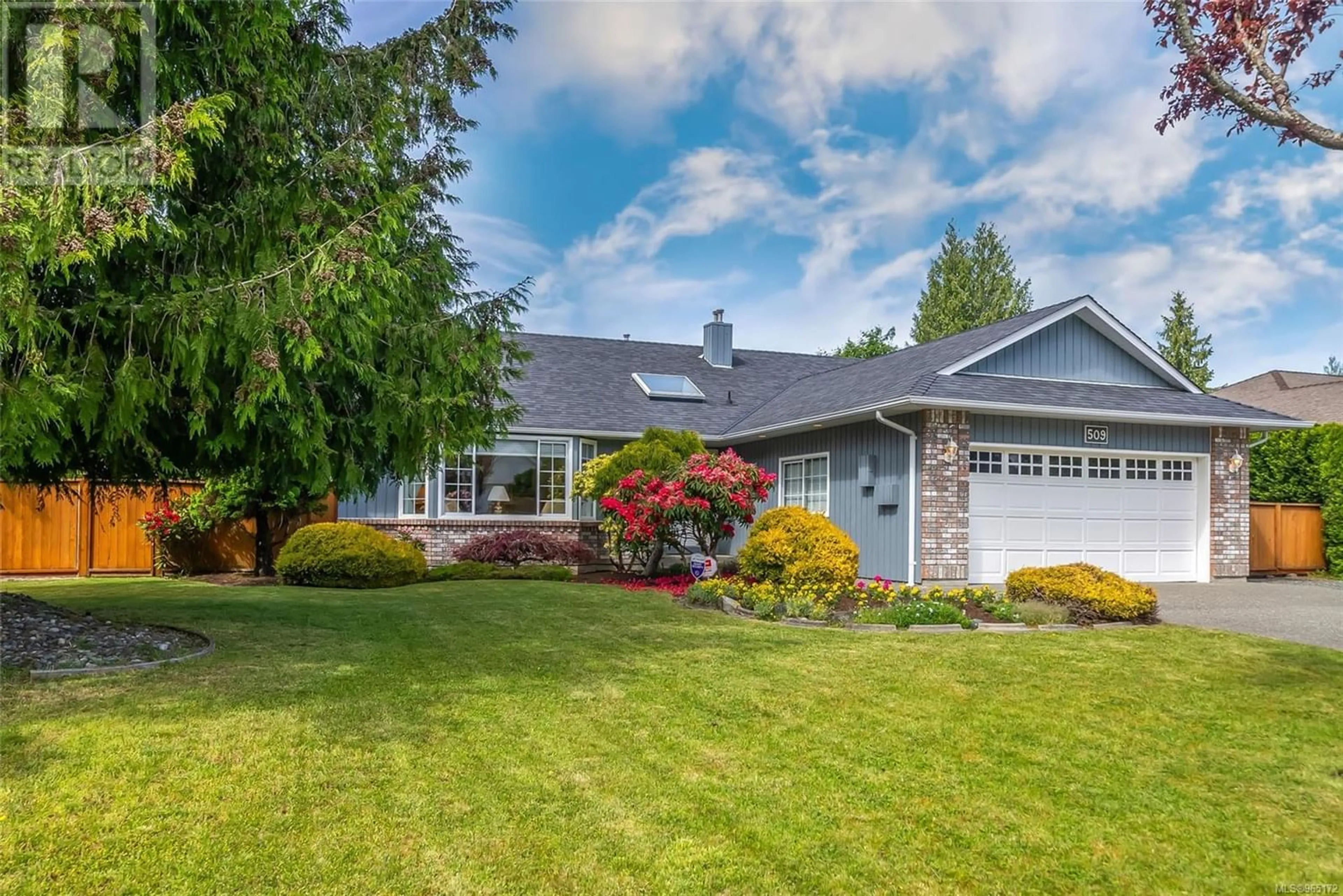 Frontside or backside of a home for 509 Schley Pl, Qualicum Beach British Columbia V9K2L5
