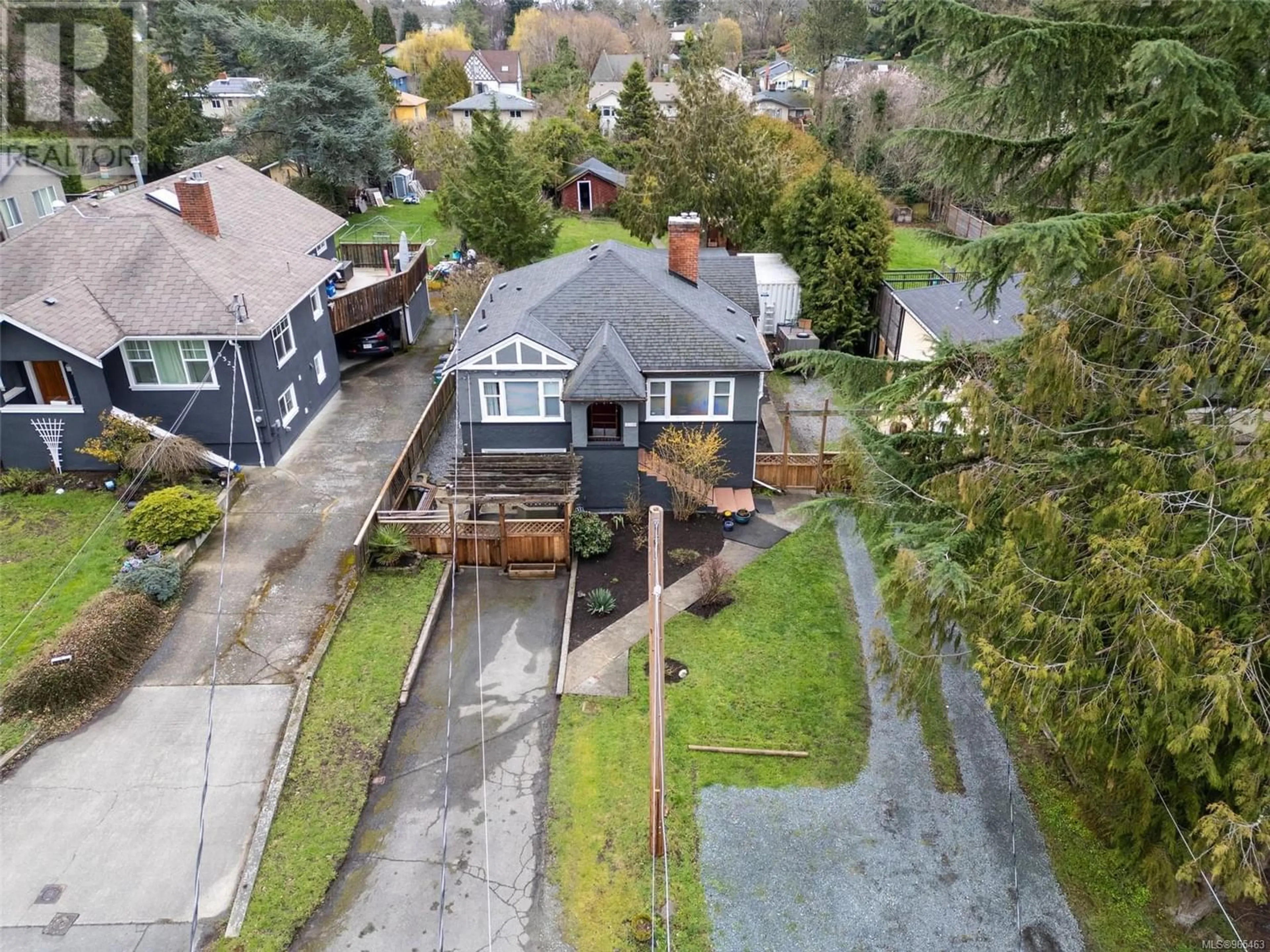 Frontside or backside of a home for 3319 Linwood Ave, Saanich British Columbia V8X1E5