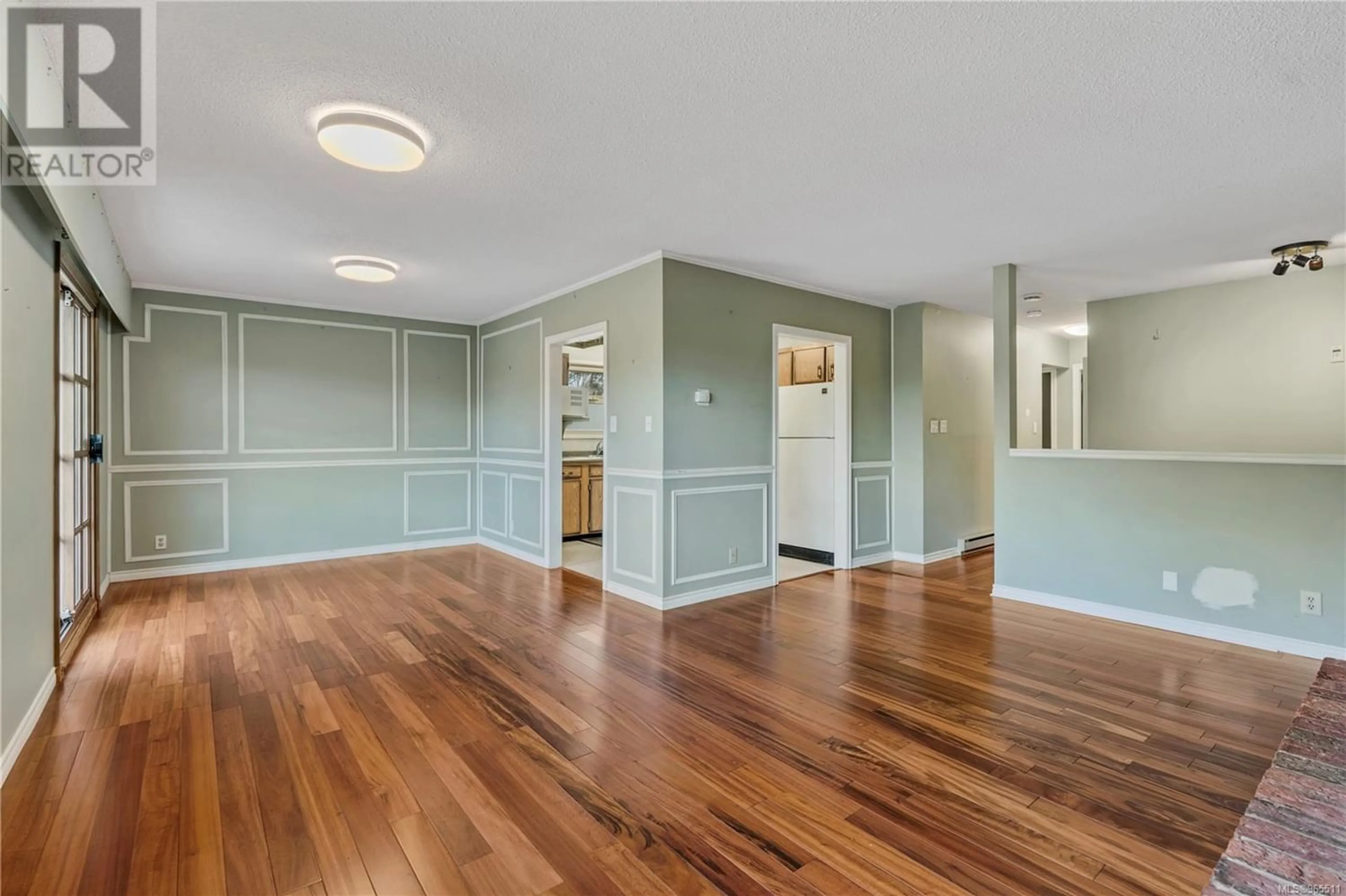 Indoor foyer for 7232 Kimpata Way, Central Saanich British Columbia V8M1C1