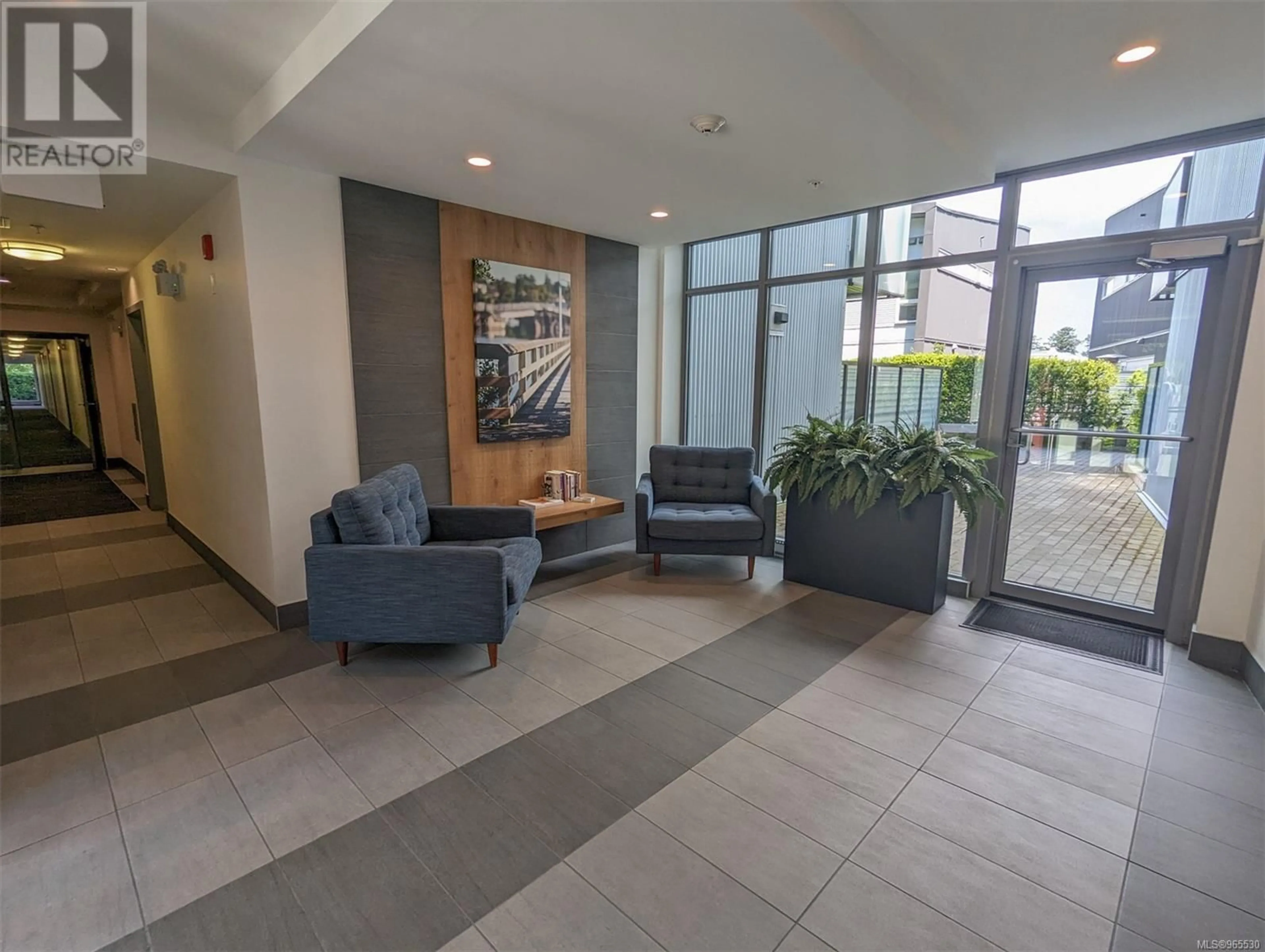 Indoor lobby for 414 767 Tyee Rd, Victoria British Columbia V9A0G5
