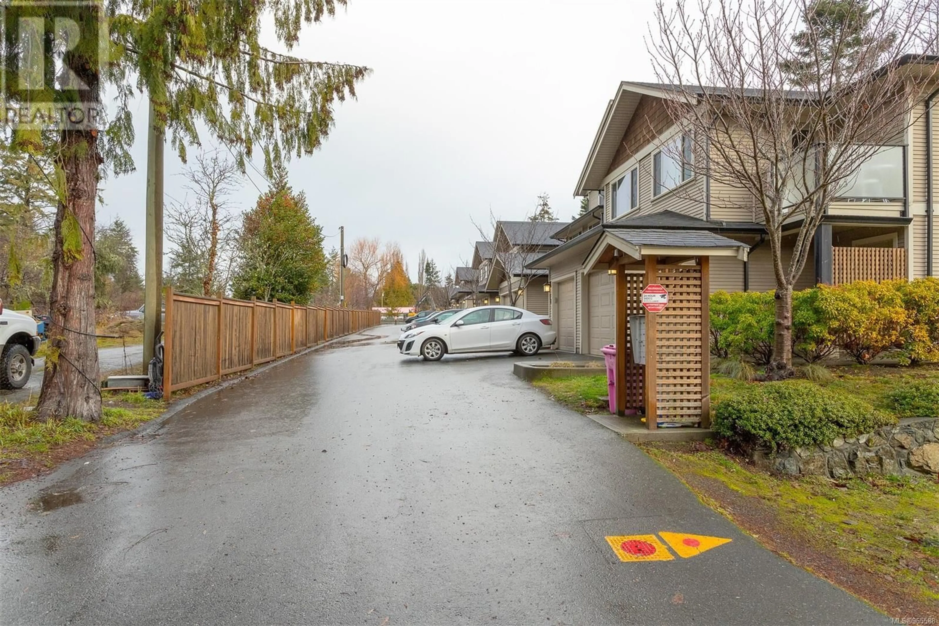 Indoor foyer for 105 1919 Maple Ave S, Sooke British Columbia V9Z1L5