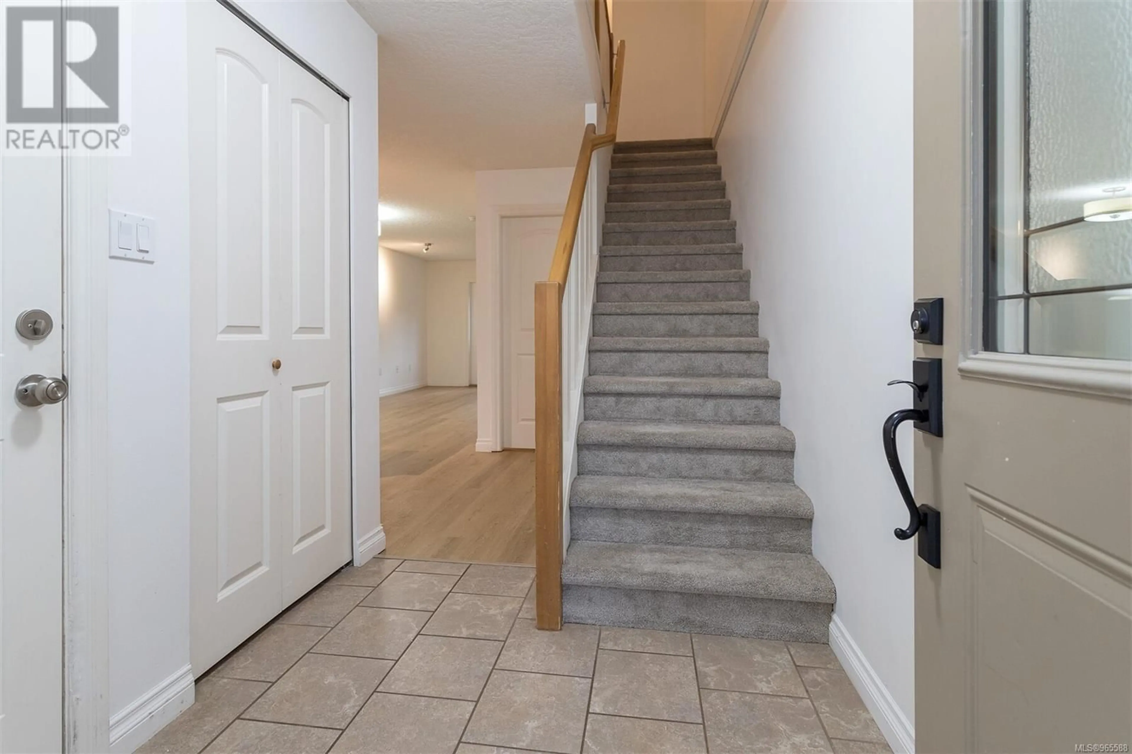 Indoor entryway for 105 1919 Maple Ave S, Sooke British Columbia V9Z1L5