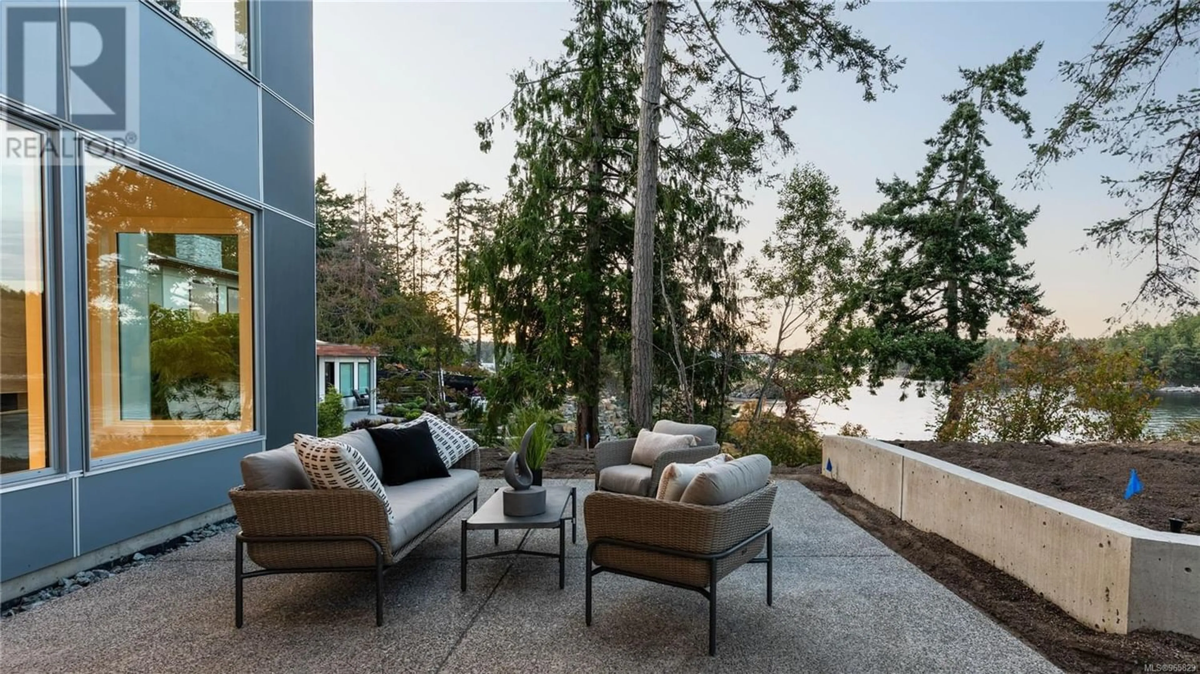 Patio for 2475 Tryon Rd, North Saanich British Columbia V8L5H8