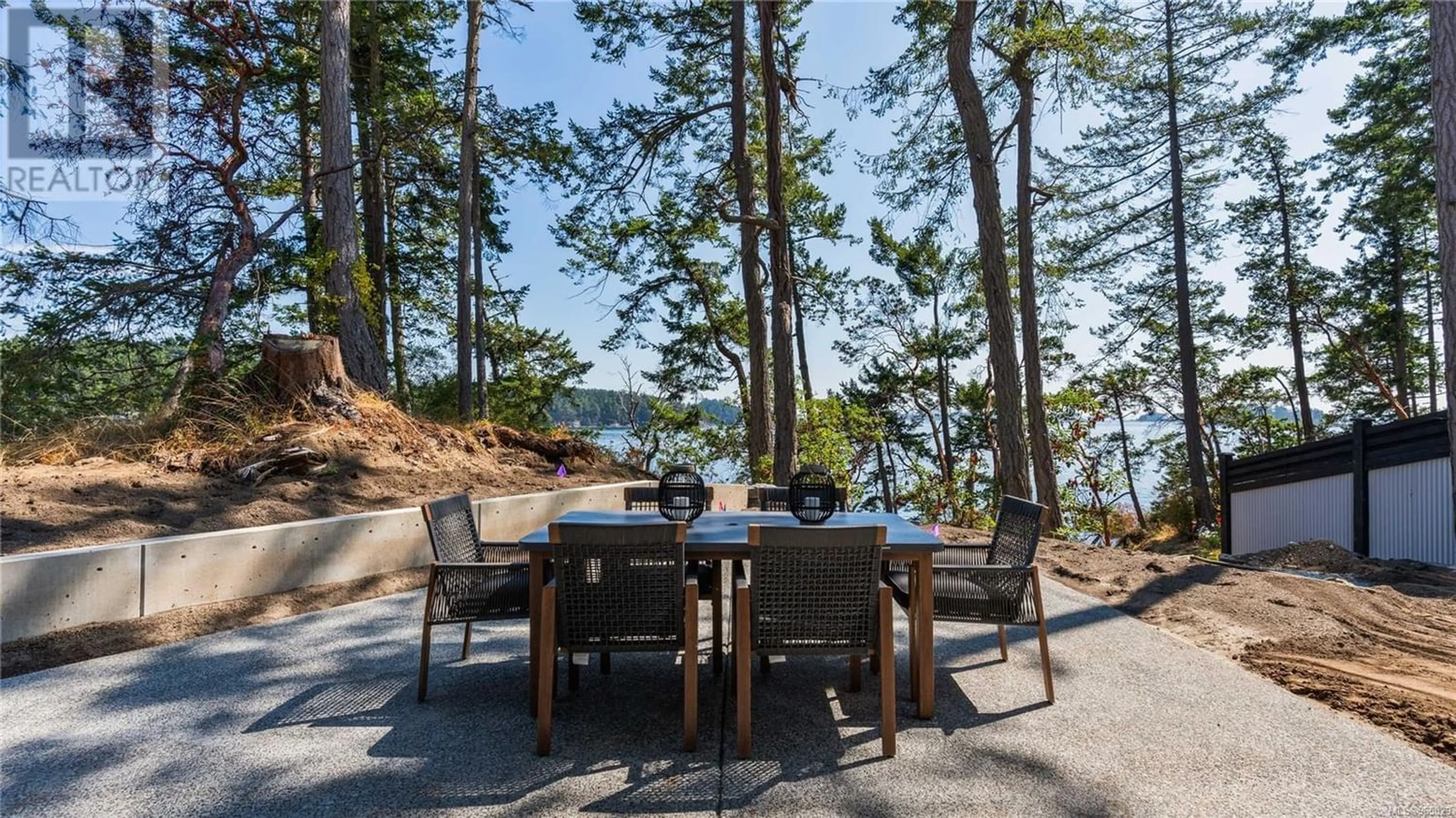 Patio for 2475 Tryon Rd, North Saanich British Columbia V8L5H8