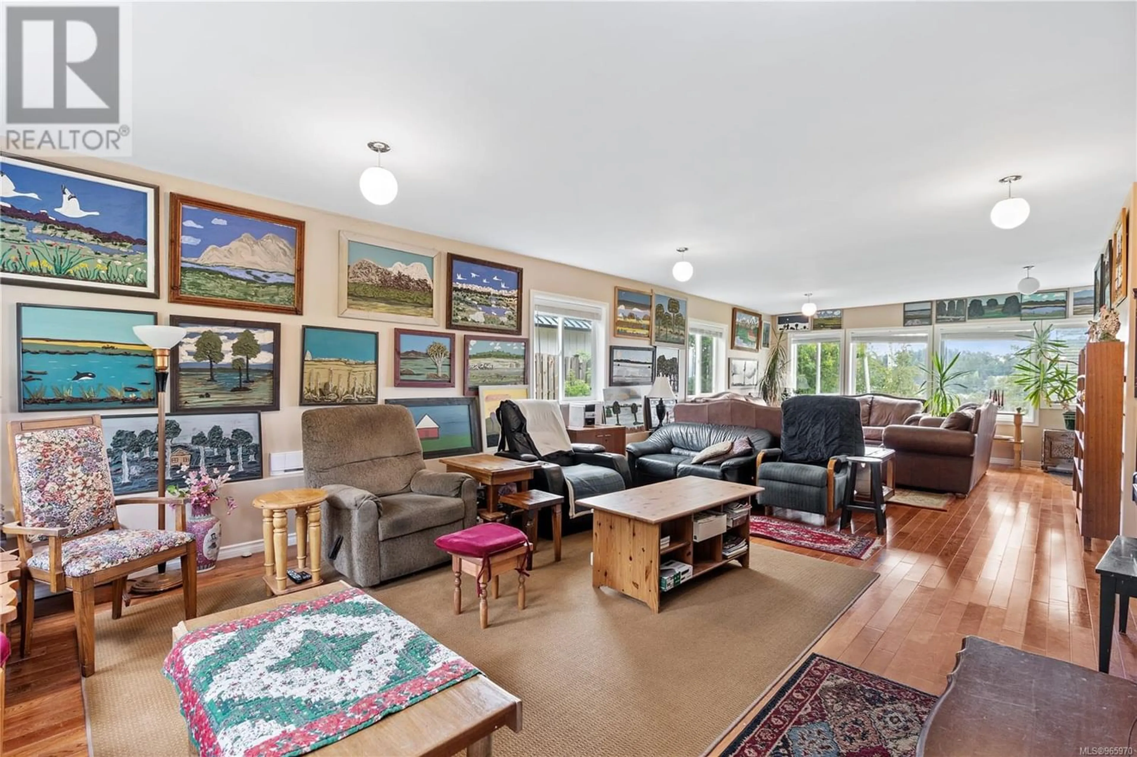 Living room for 854 Royal Oak Ave, Saanich British Columbia V8X3T2