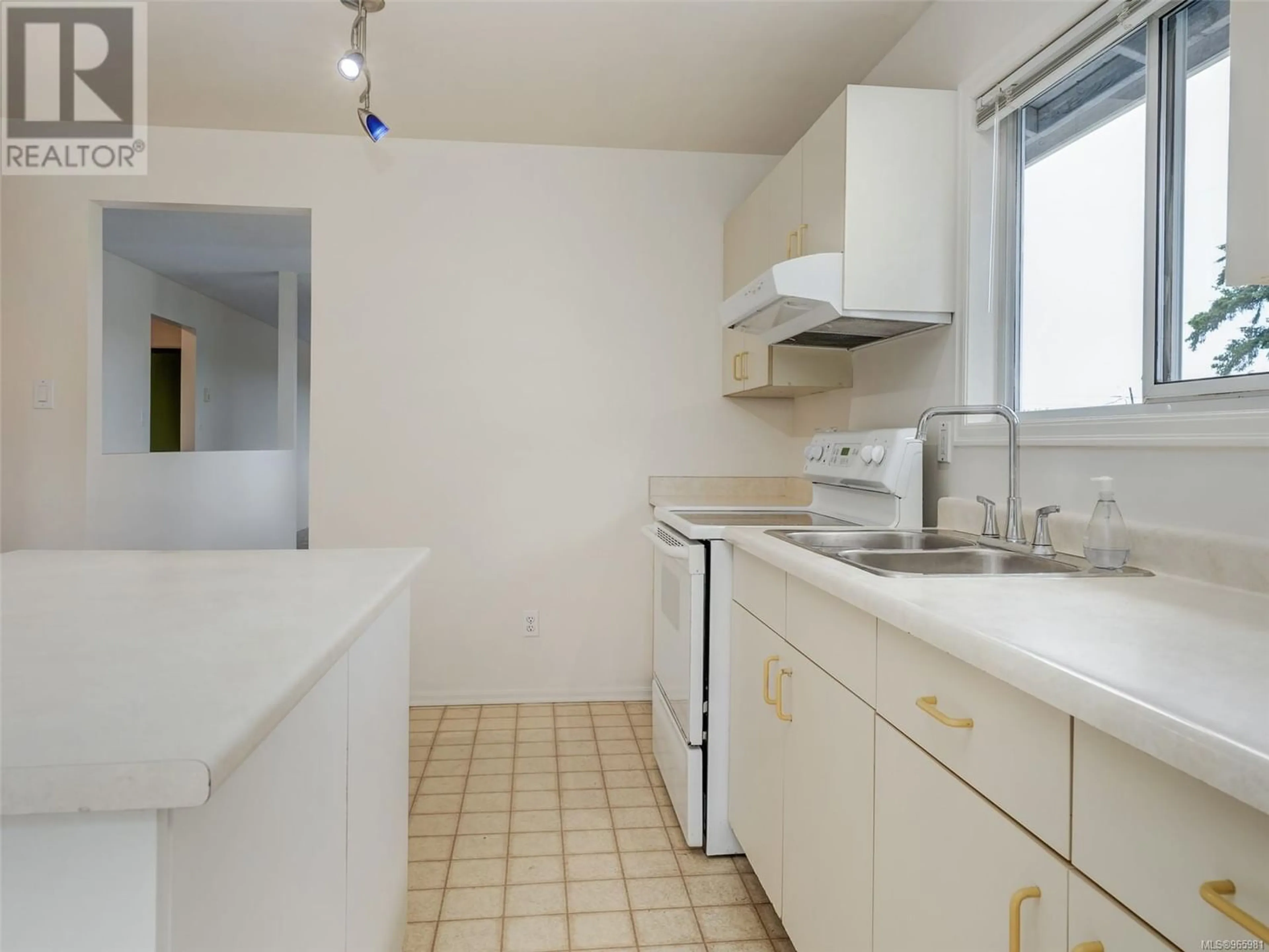 Standard kitchen, not visible floor for 6608 Rey Rd, Central Saanich British Columbia V8Y1V2