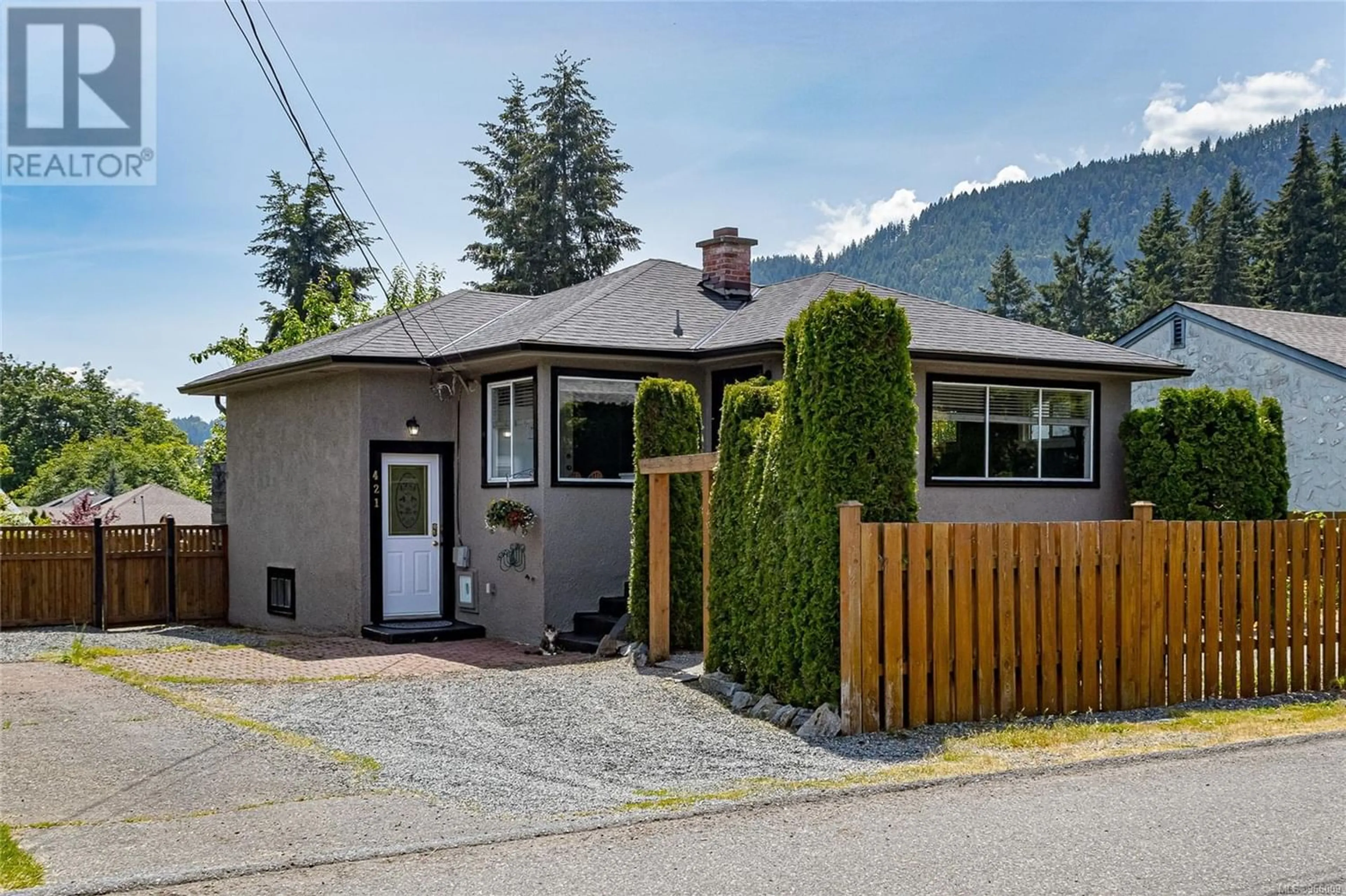 Frontside or backside of a home for 421 Hambrook St, Ladysmith British Columbia V9G1B3
