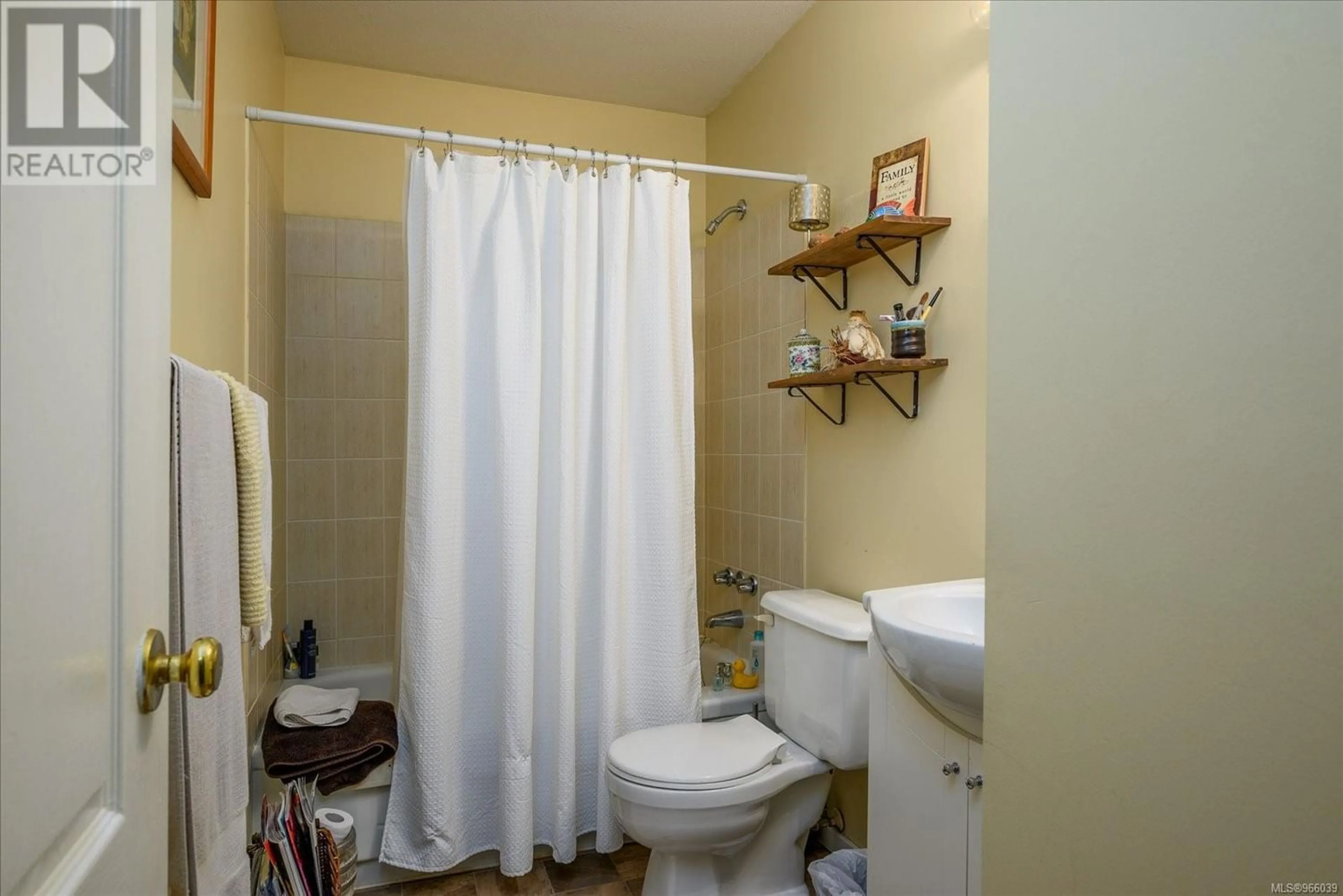 Bathroom for 368 Petroglyph Cres, Nanaimo British Columbia V9R5K1