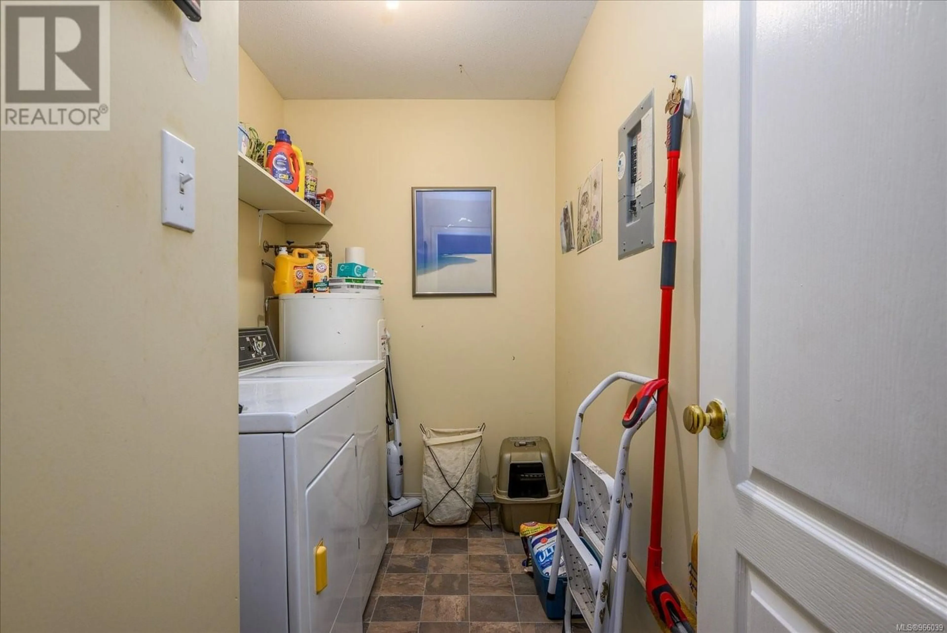 Laundry room for 368 Petroglyph Cres, Nanaimo British Columbia V9R5K1