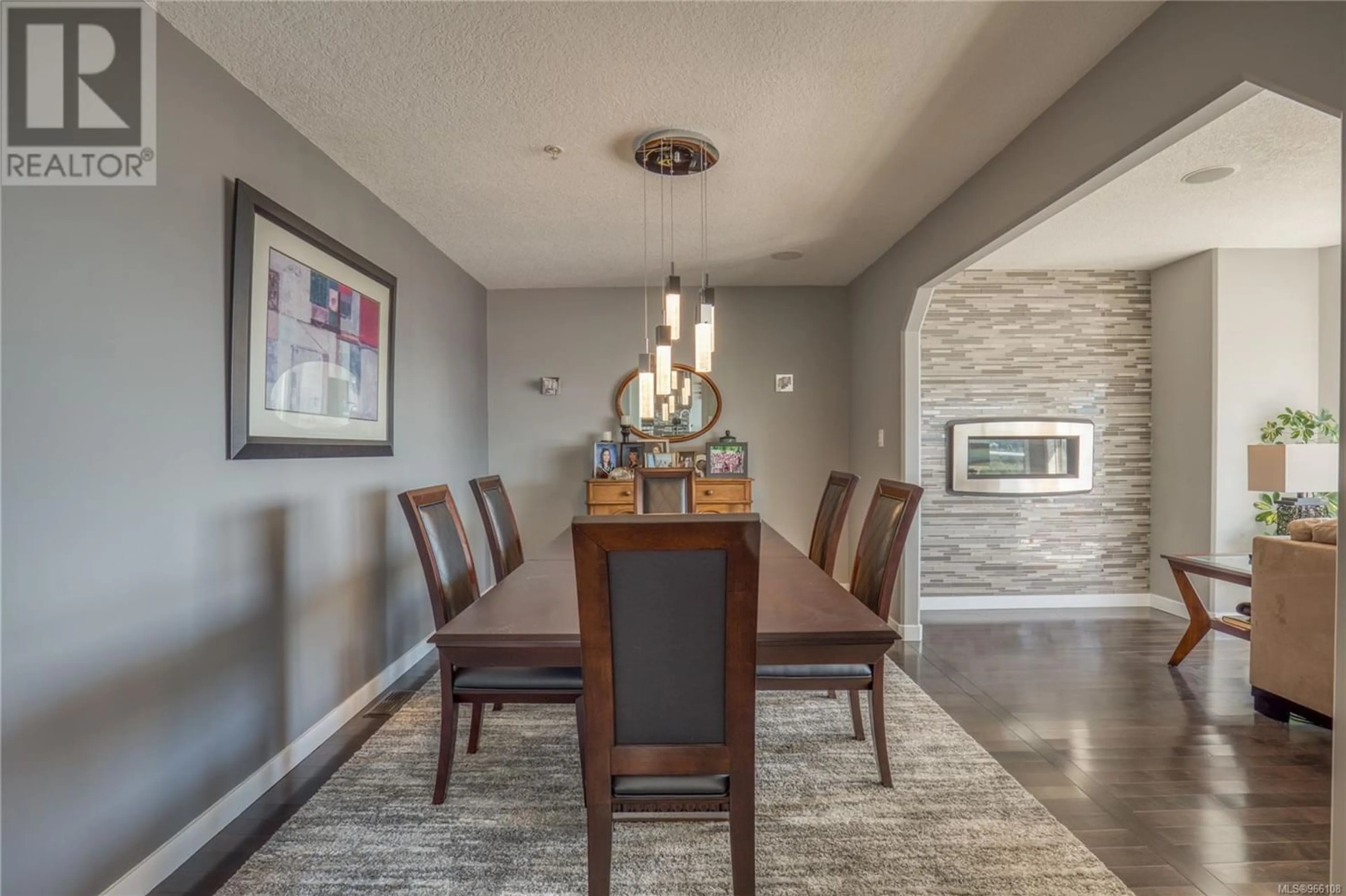 Dining room, wood floors for 3395 Edgewood Dr, Nanaimo British Columbia V9T5V2