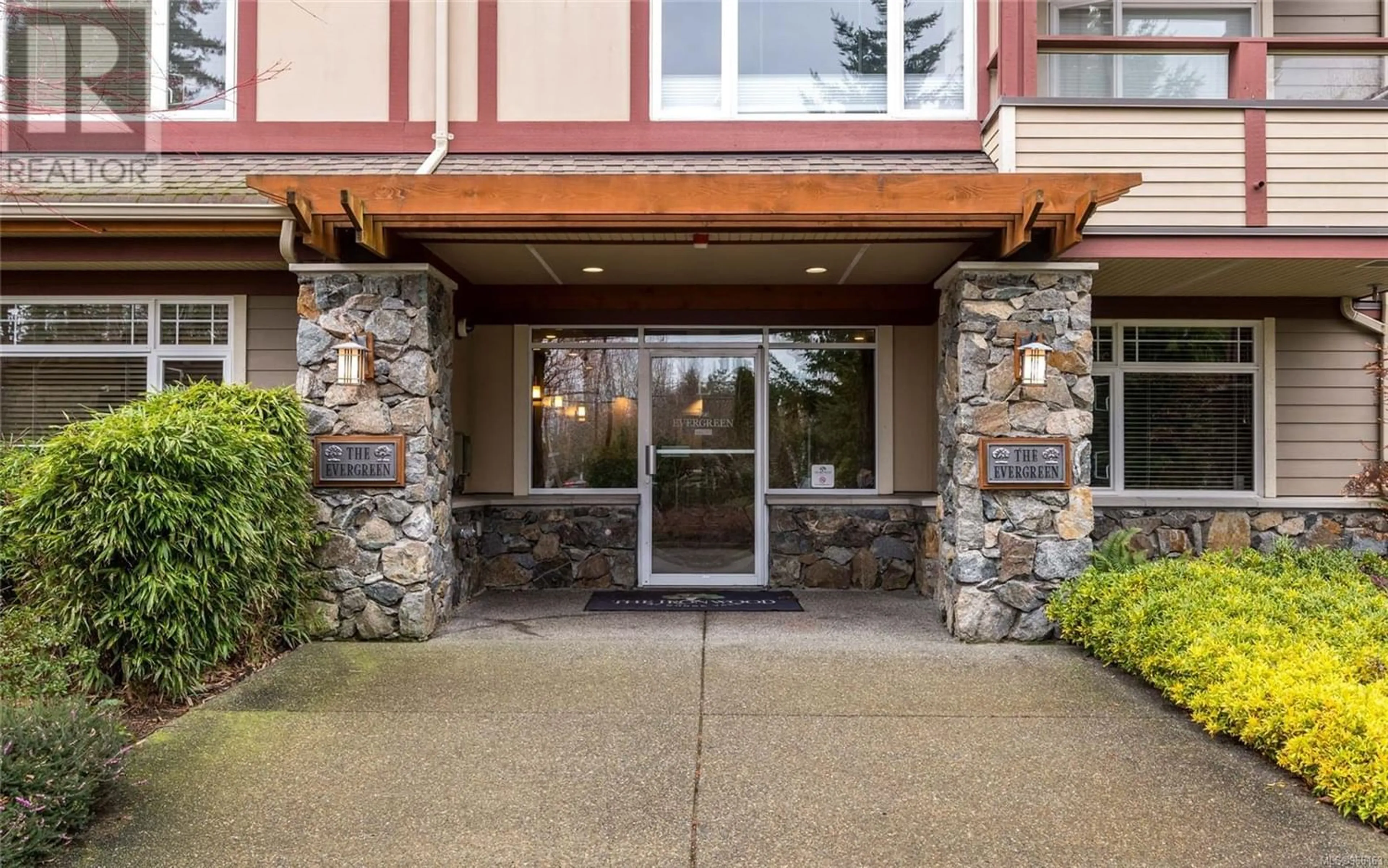 Indoor foyer for 407E 1115 CRAIGFLOWER Rd, Esquimalt British Columbia V9A7R1