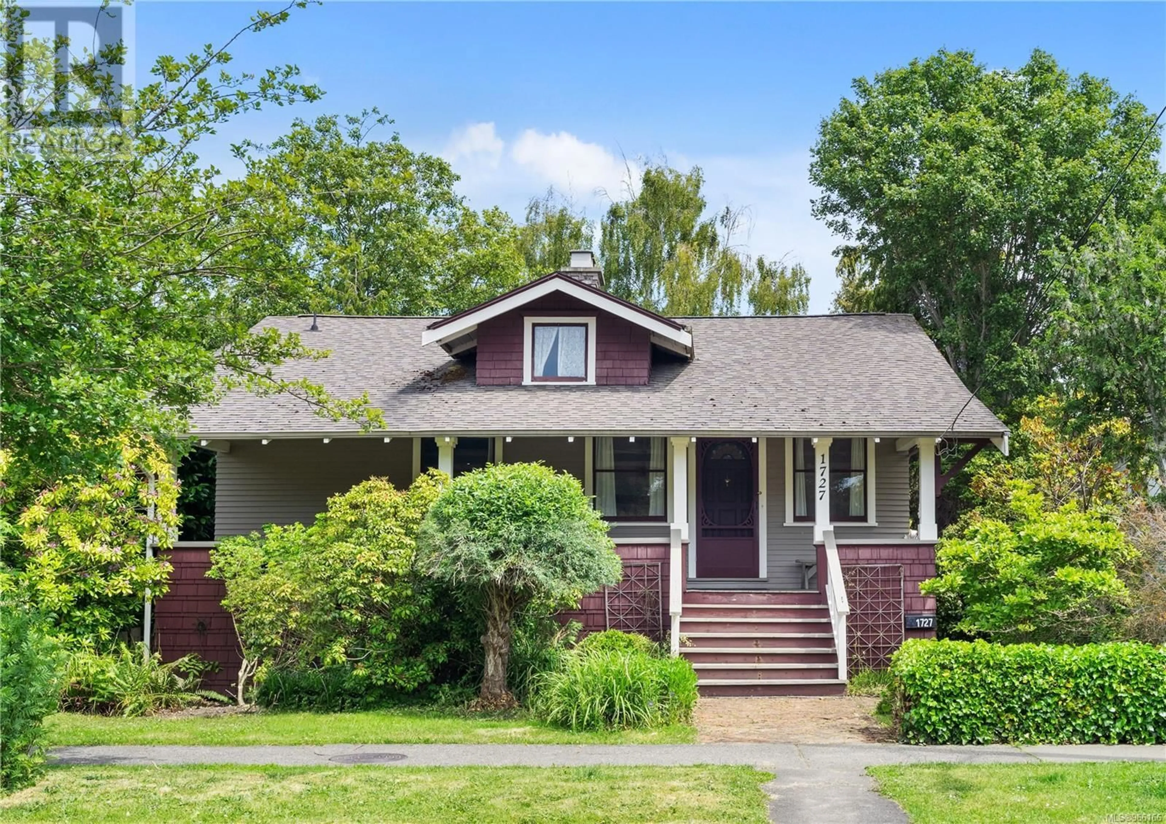 Frontside or backside of a home for 1727 Lee Ave, Victoria British Columbia V8R4W7